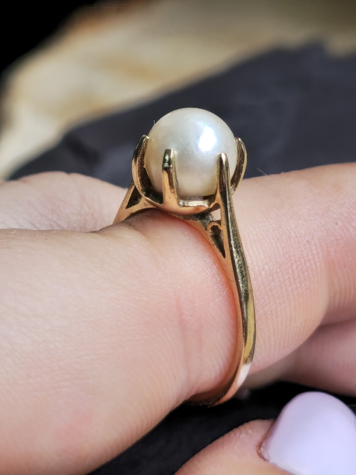 Solid 9ct Yellow Gold Natural Sea Water Pearl Ring Claw Set size M Hallmarked