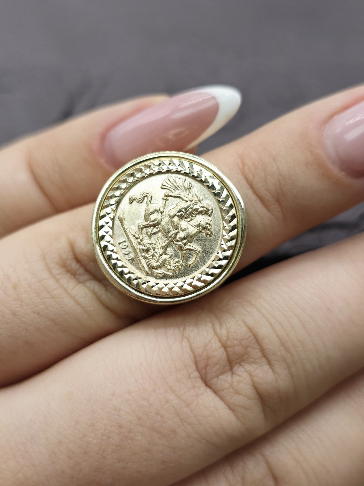 New Solid 9ct Yellow Gold Signet Half Sovereign Coin Ring size K Hallmakerd 19mm
