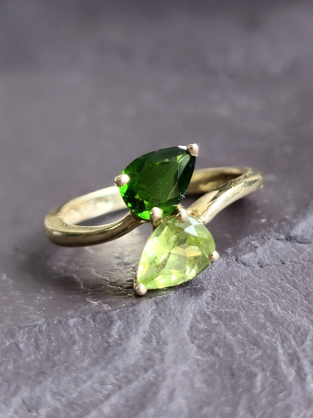 Cute 14ct Yellow Gold Two Peridots Ring Cross Ring Pear Shape Peridot size J+