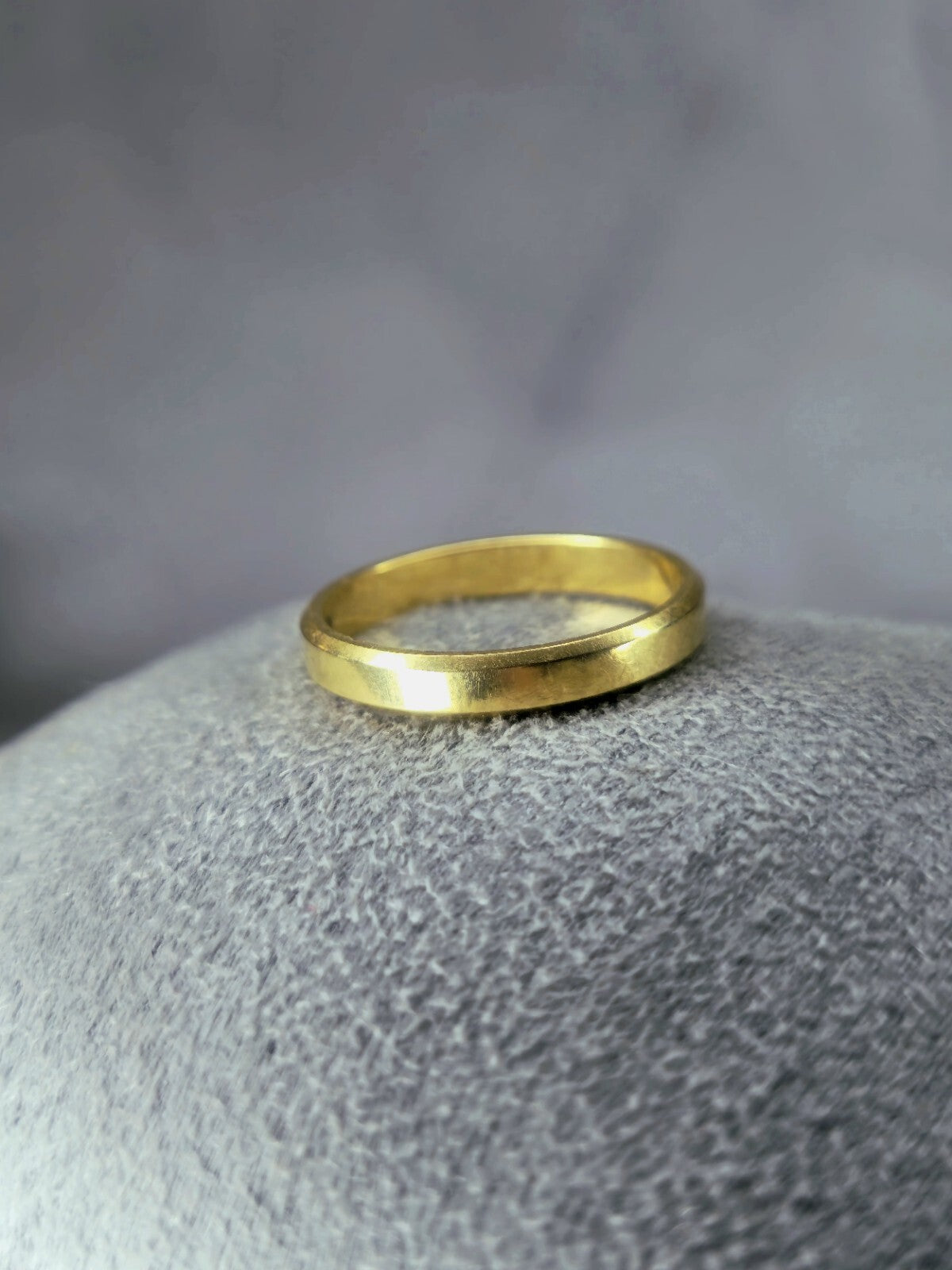 14ct Yellow gold 2.5mm Flat-flat Chamfered Edges Matt Wedding Ring M+ Band