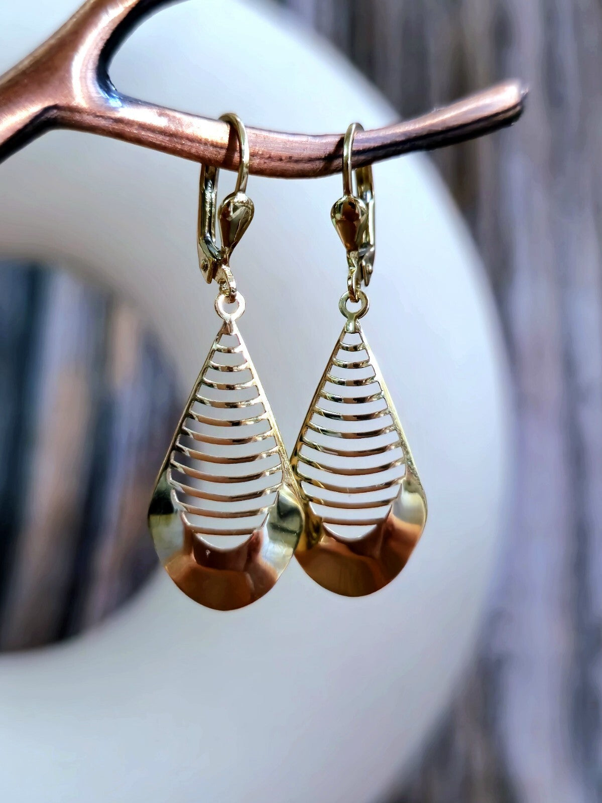 New 9ct Yellow GoldSolid Drop Dangly Earrings Lever back Hallmarked Leaf Pattern
