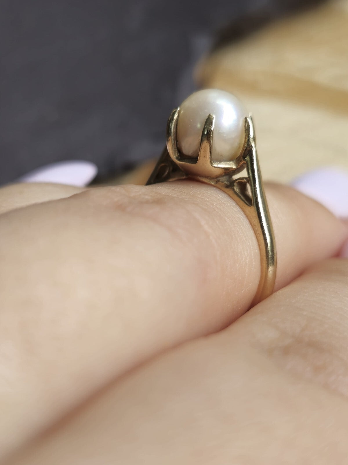 Solid 9ct Yellow Gold Natural Sea Water Pearl Ring Claw Set size M Hallmarked
