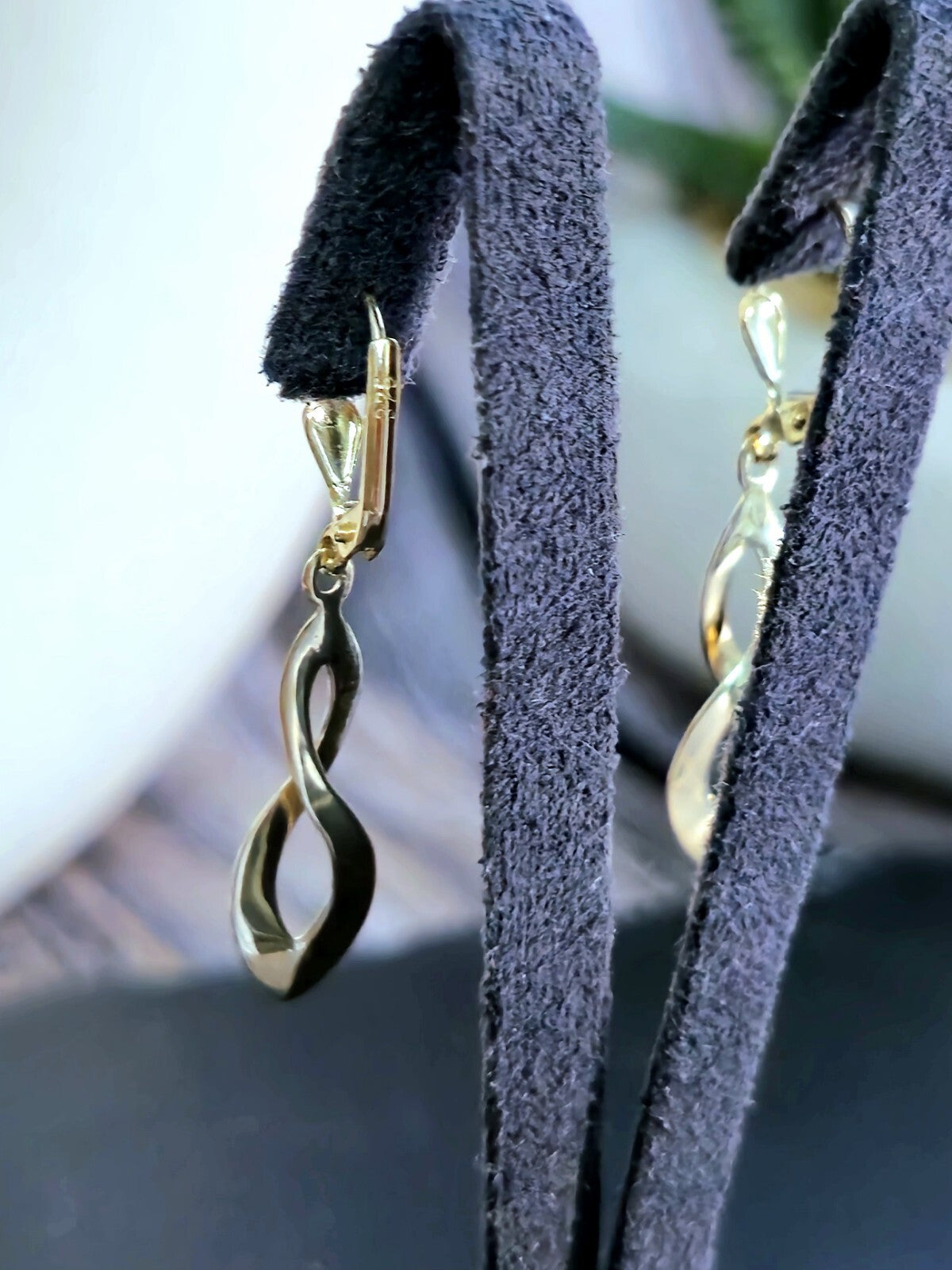 New 9ct Yellow/White Gold Drop Dangle Earrings Diamond Cut 8-Shape Leverback