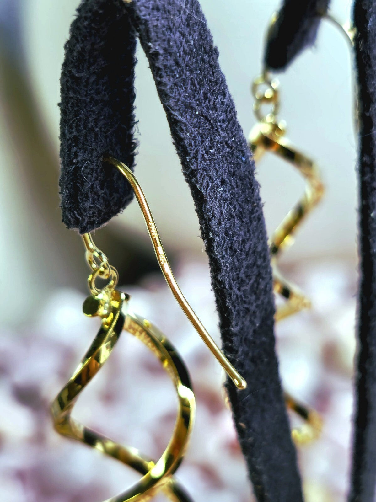 Lovely Solid 9ct Yellow Gold Twist Drop Earrings Hook Clasp Hallmarked 375 Twirl