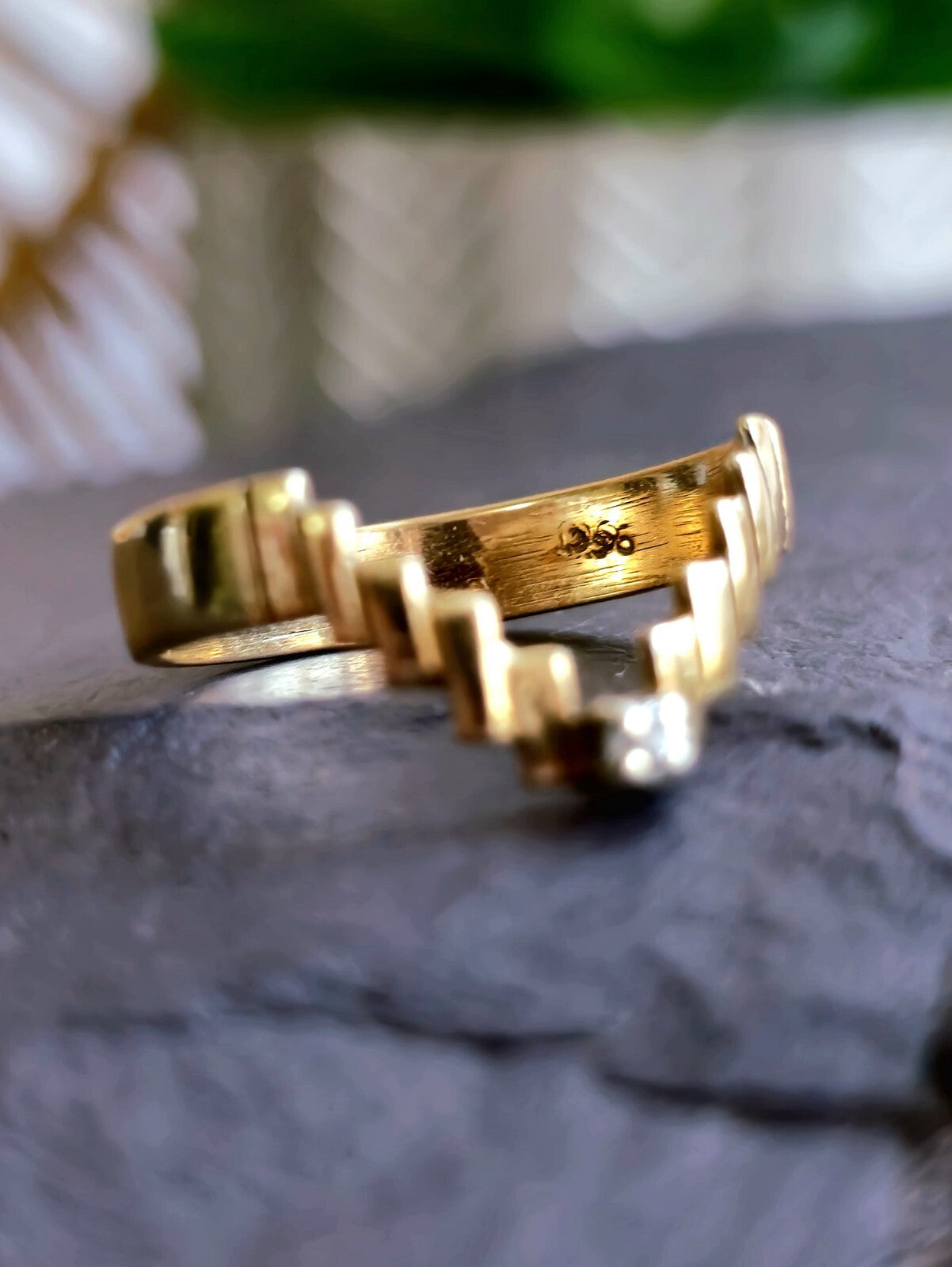 Lovely 9ct Yellow Gold V Shape Ring With Diamond Size P 4mm Band Hallmarked