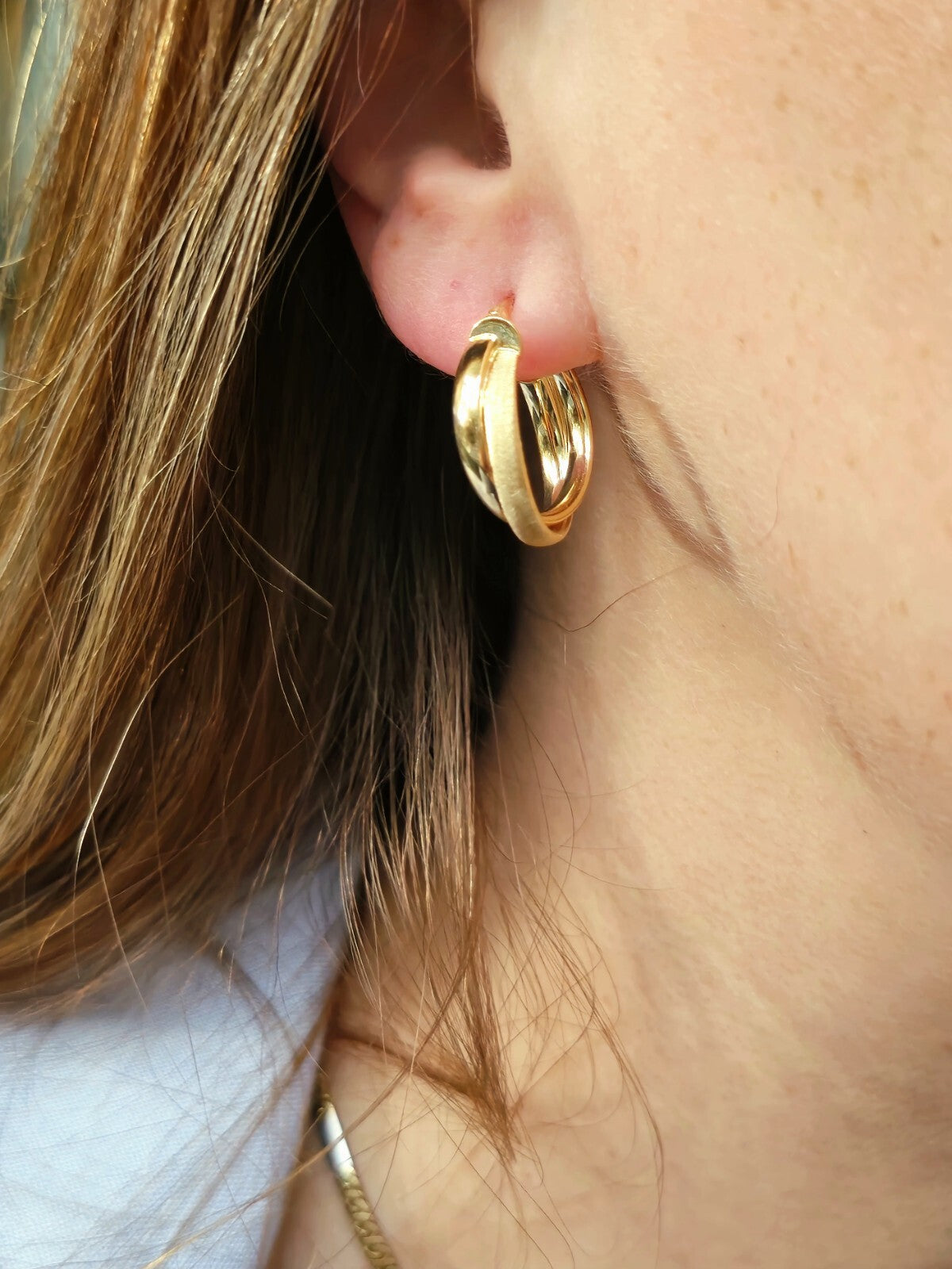 9ct Solid Yellow Gold Crossed Hoop Earrings 22mm Twist Hoops Matt/Shiny Hinge