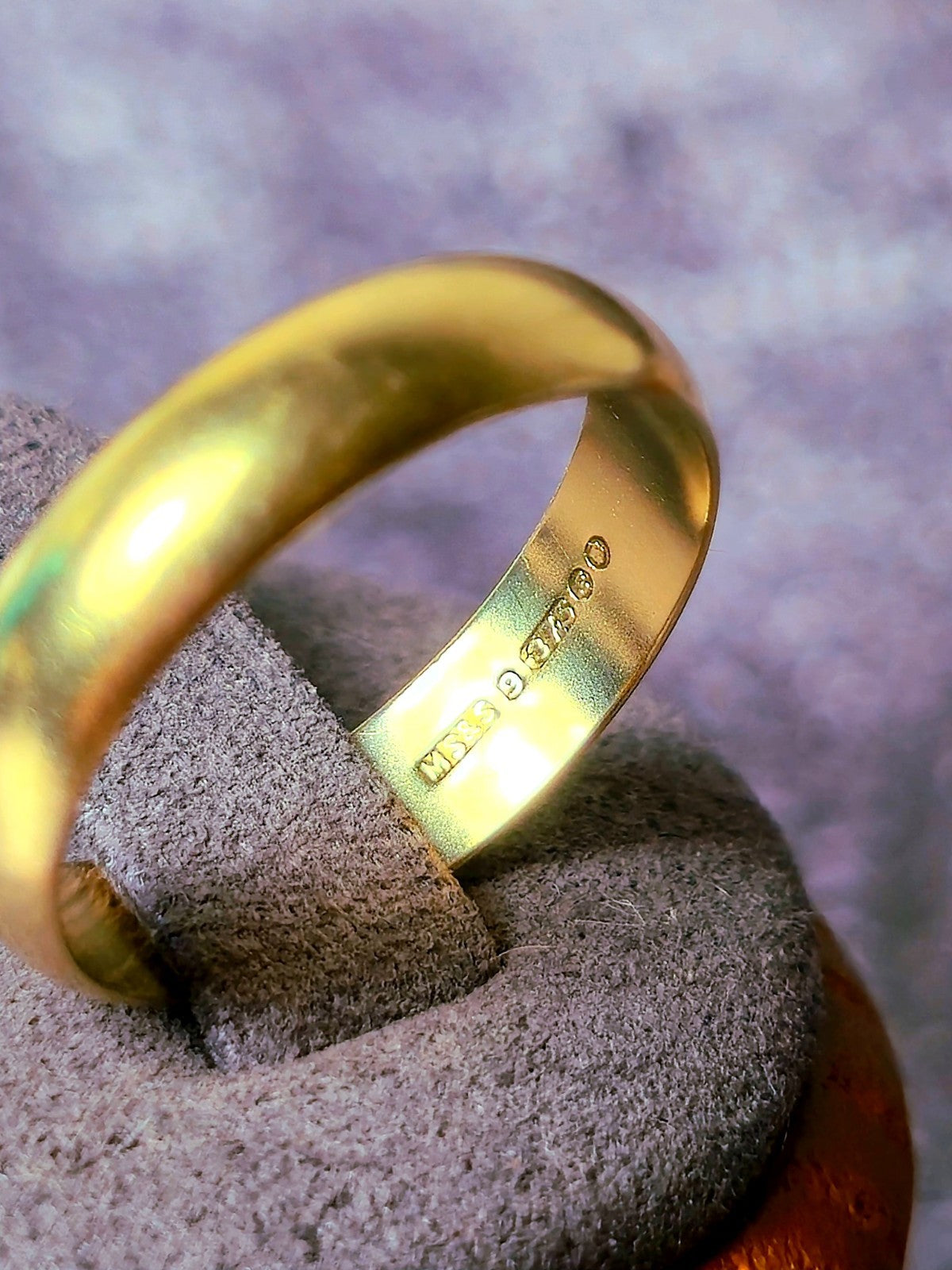 Solid 9ct yellow gold wedding band size P fully hallmarked, 4.5mm wide
