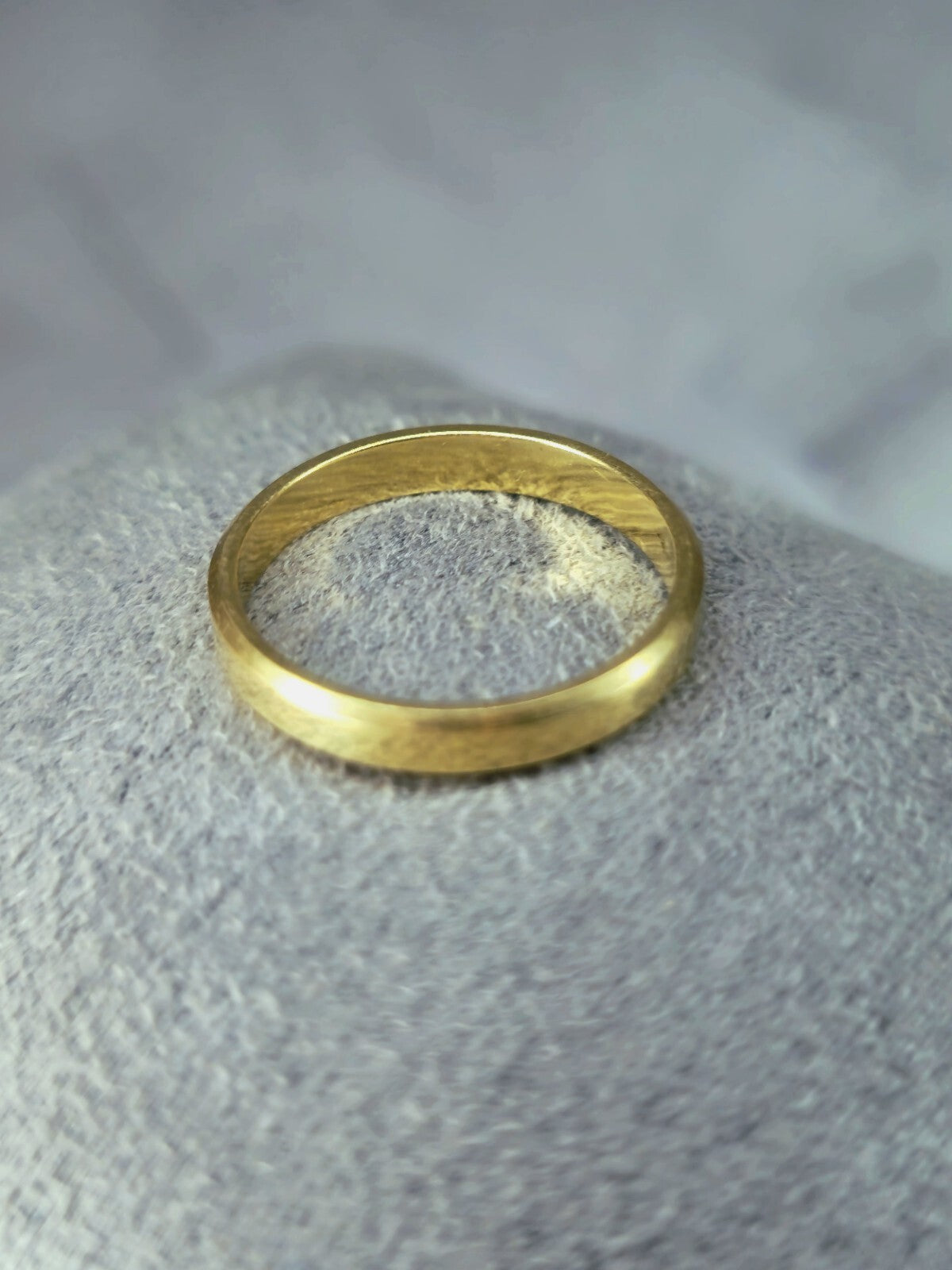 14ct Yellow gold 2.5mm Flat-flat Chamfered Edges Matt Wedding Ring M+ Band
