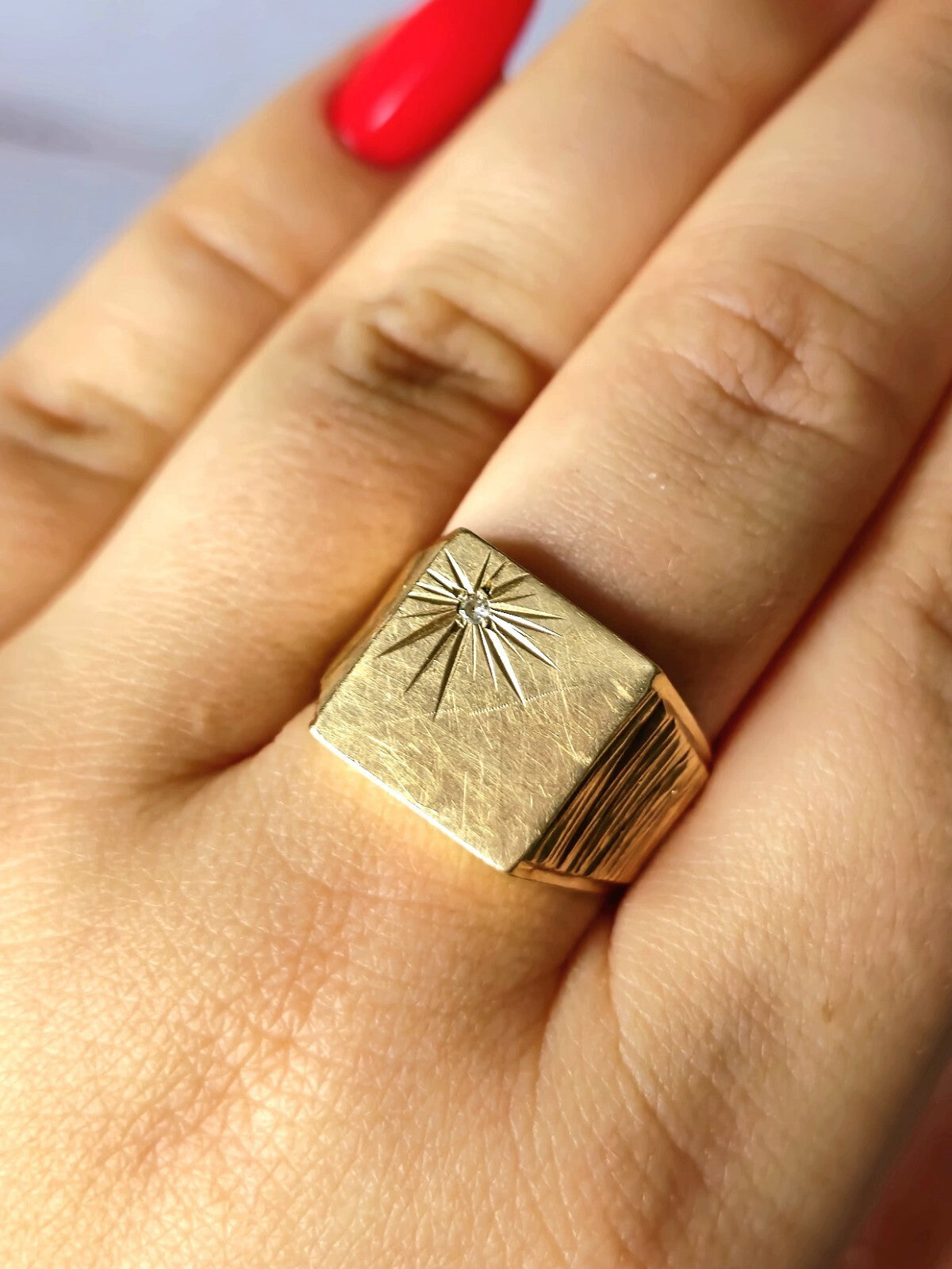 Vintage Solid 9ct Yellow Gold Signet Ring size: T+ Square with Diamond Pattern