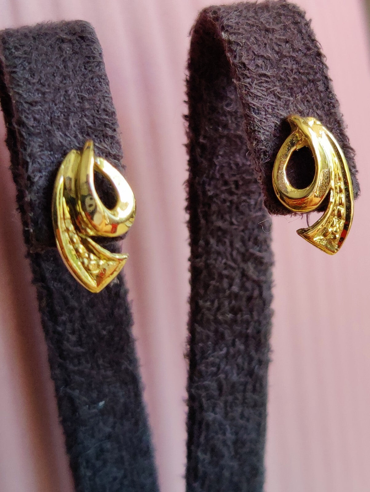 Solid 9ct Yellow Gold Knot Stud Earrings 1.4grams
