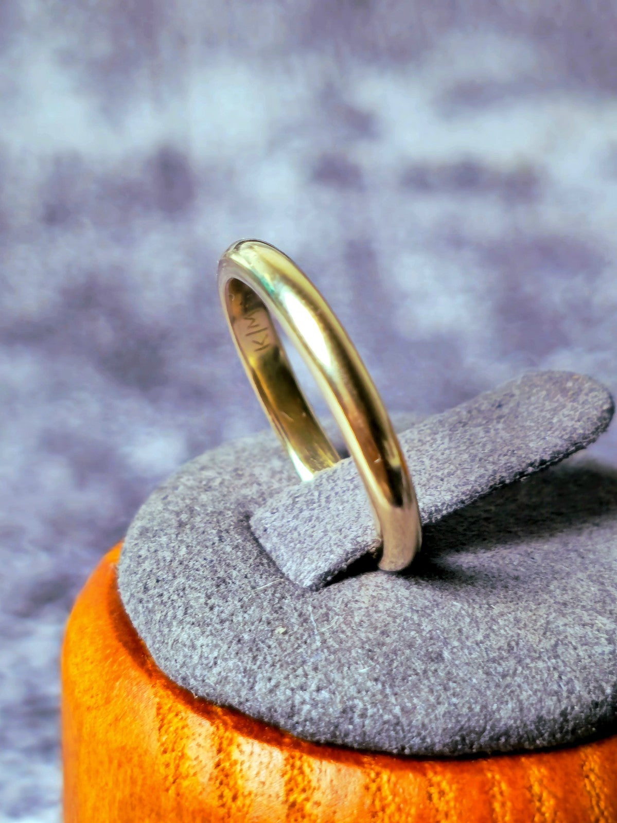 Solid 9ct yellow gold wedding band size J fully hallmarked, 2.5mm wide