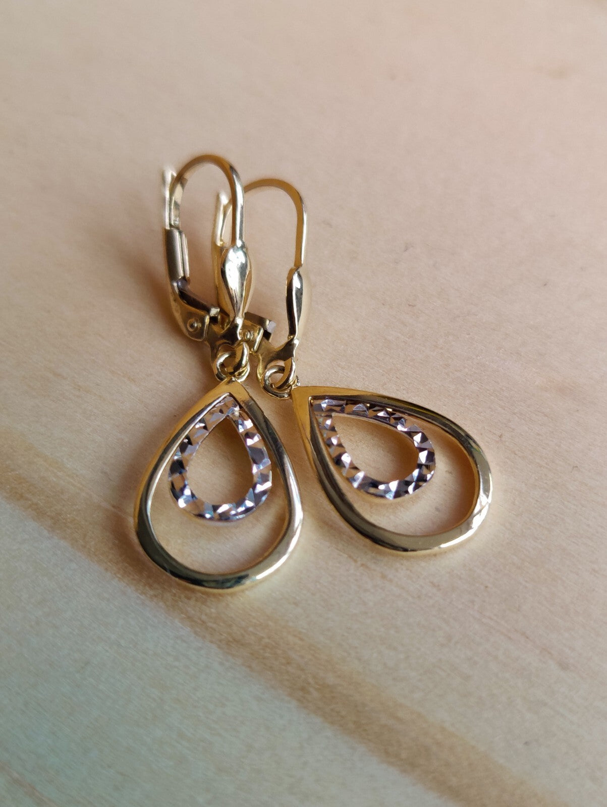 9ct Yellow Gold Solid Drop Dangly Earrings Leverback Hallmarked Diamond Cut