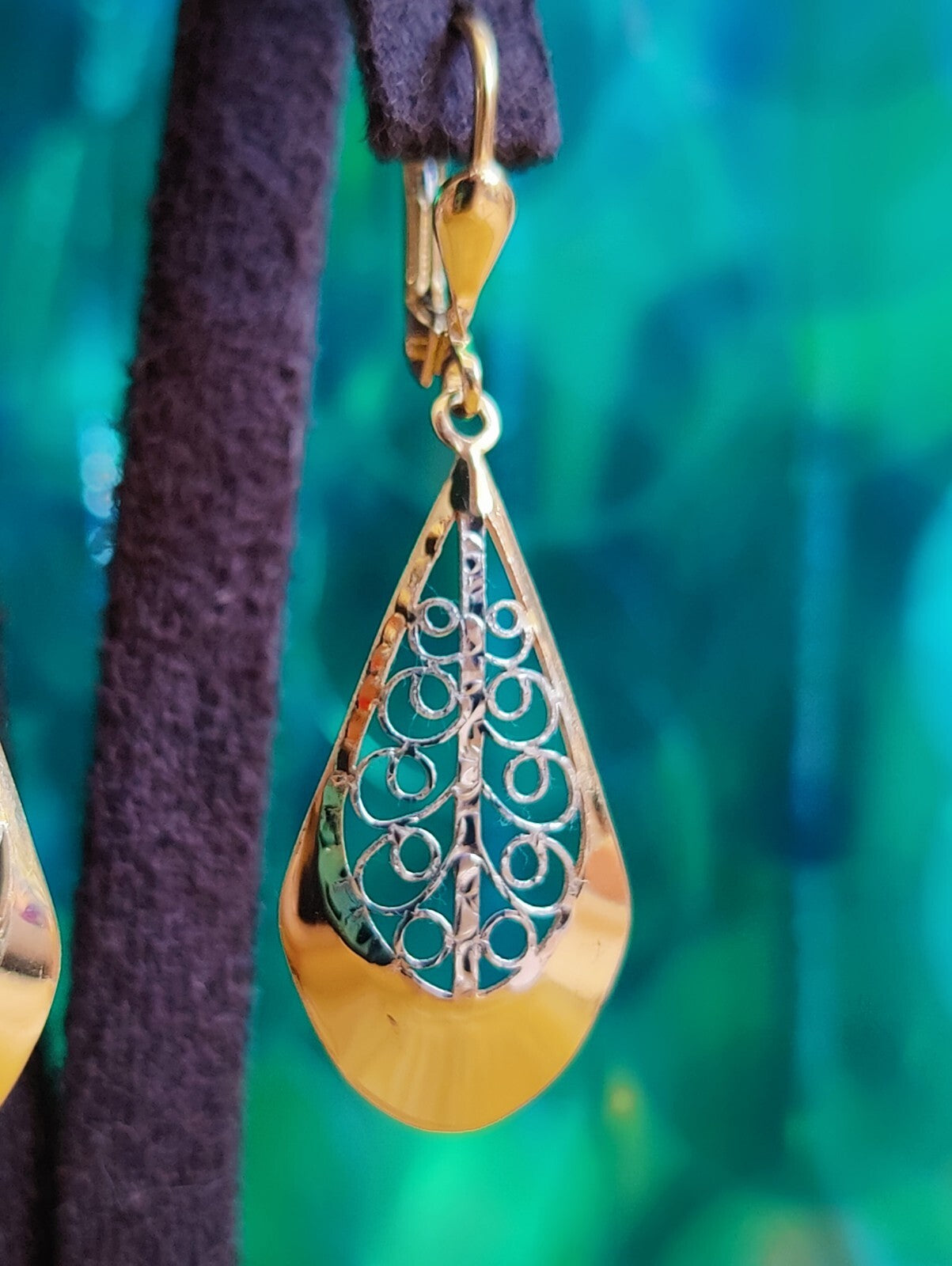 New Solid Drop Dangly Earrings 9ct Yellow Gold Leverback Hallmarked Leaf Pattern