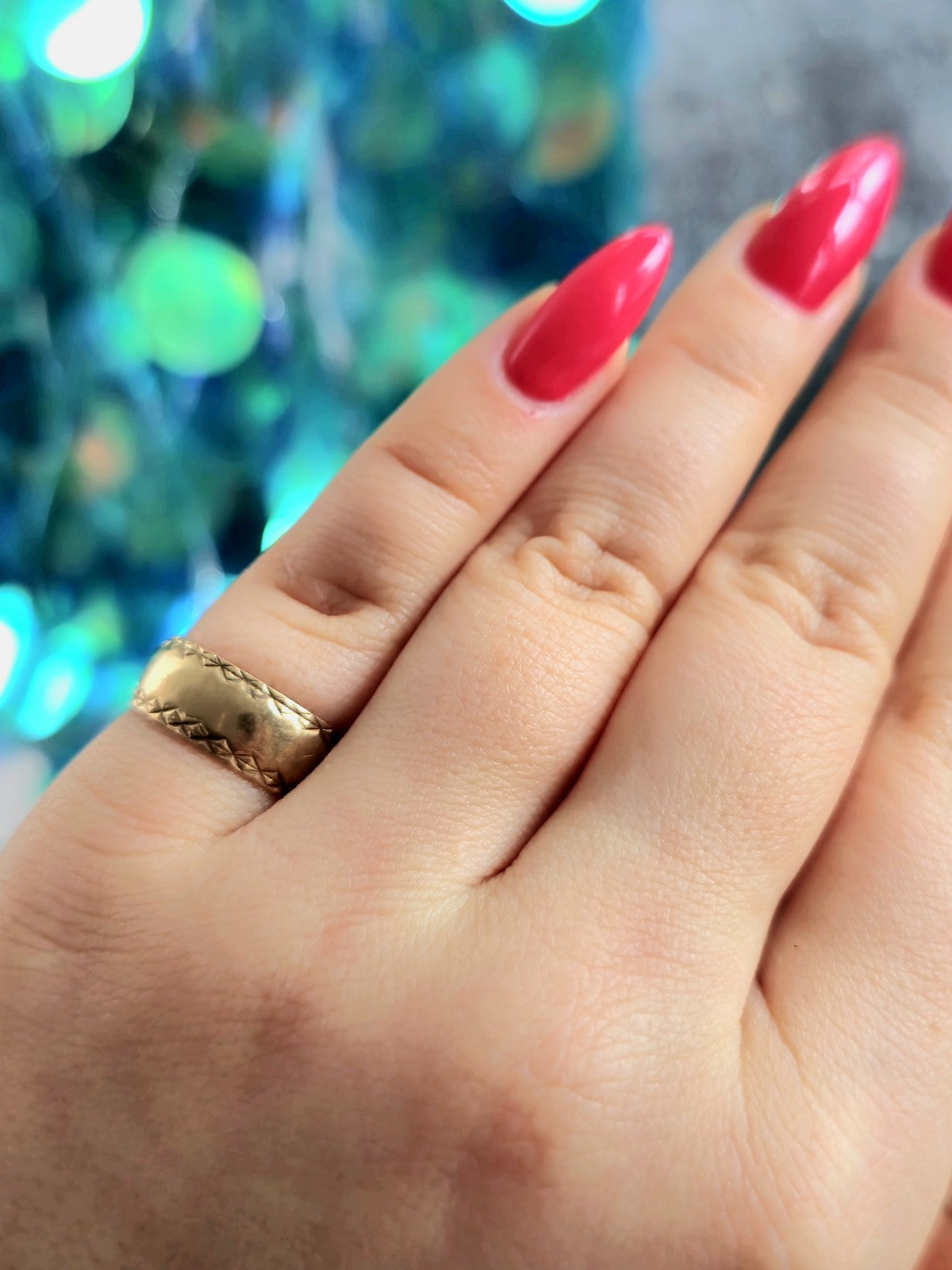 Solid 9ct Yellow Gold Wedding Band Ring with Pattern 7mm wide size: N 4grams