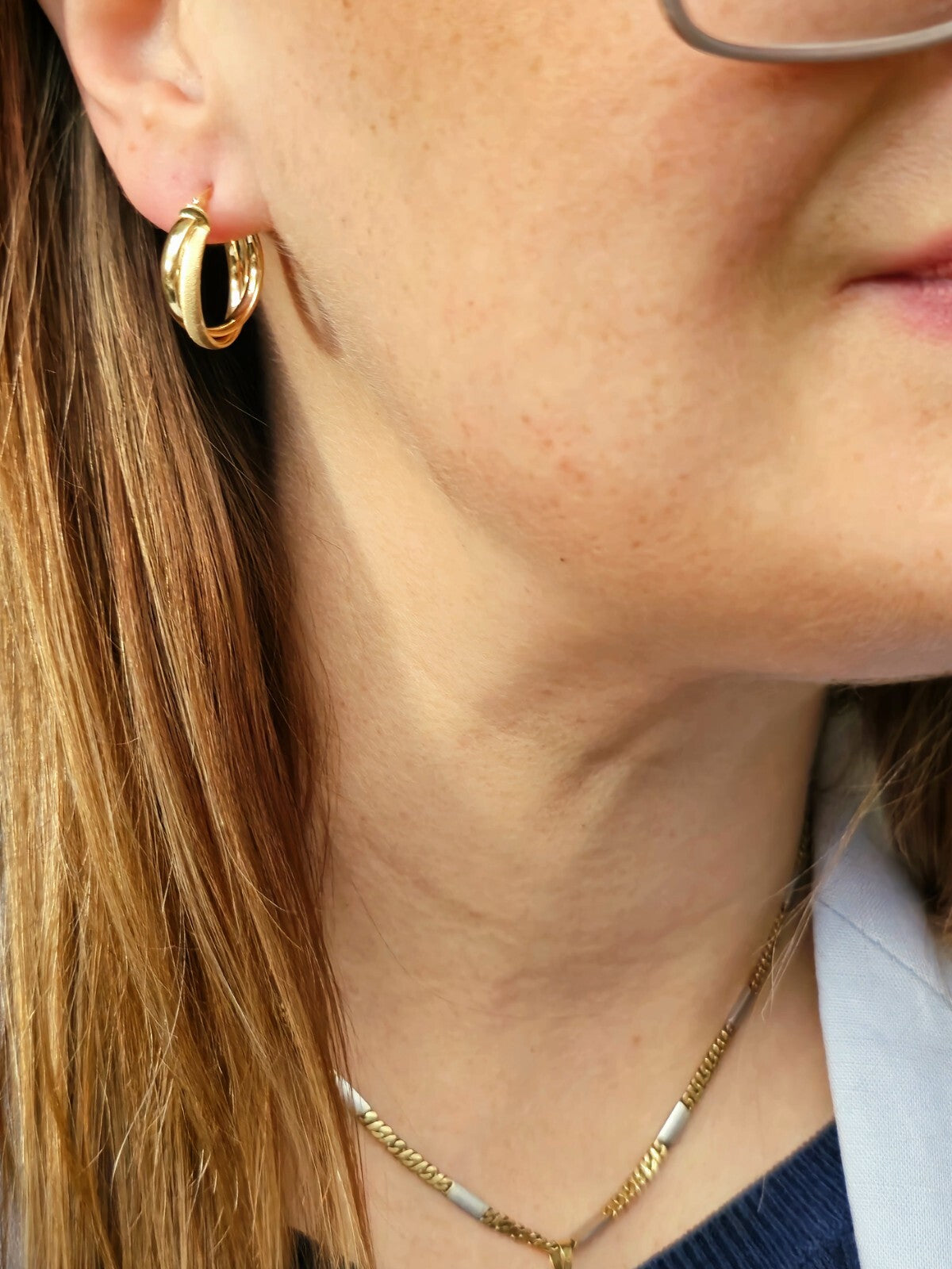 9ct Solid Yellow Gold Crossed Hoop Earrings 22mm Twist Hoops Matt/Shiny Hinge