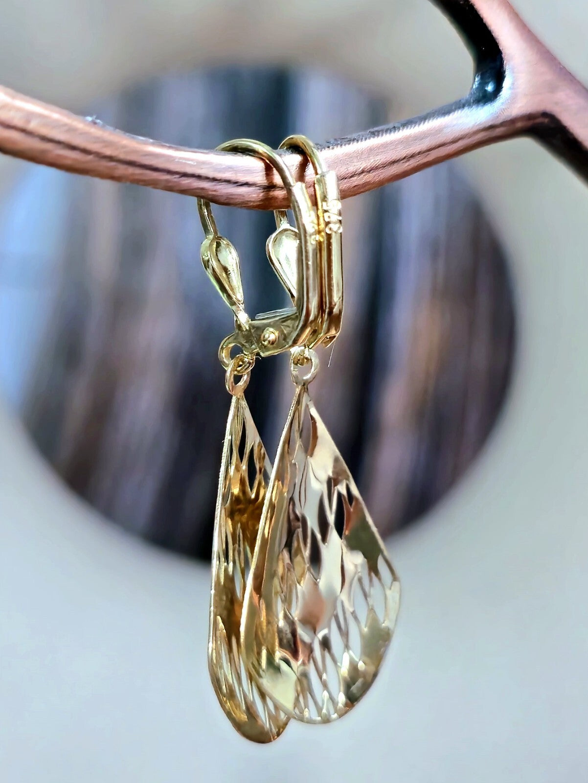 New 9ct Yellow/White Gold Solid Drop Teardrop Earrings Lever back Pattern
