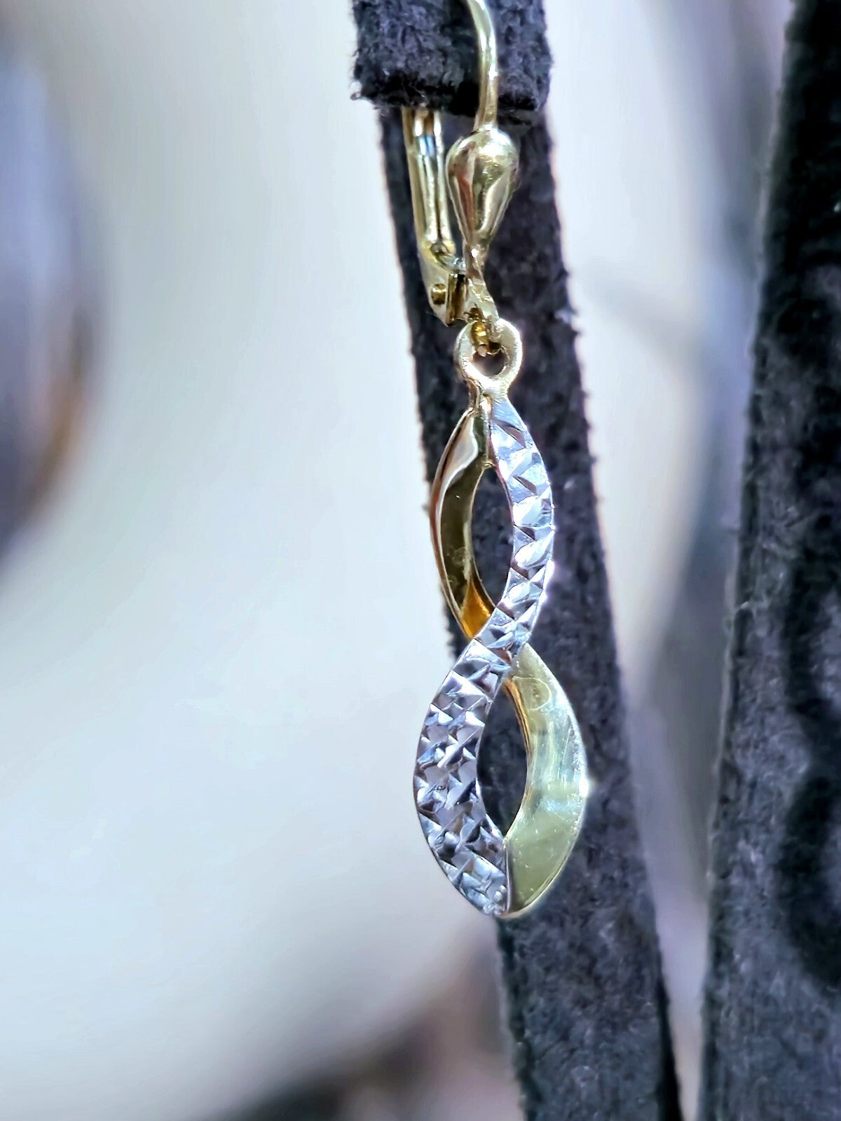 New 9ct Yellow/White Gold Drop Dangle Earrings Diamond Cut 8-Shape Leverback