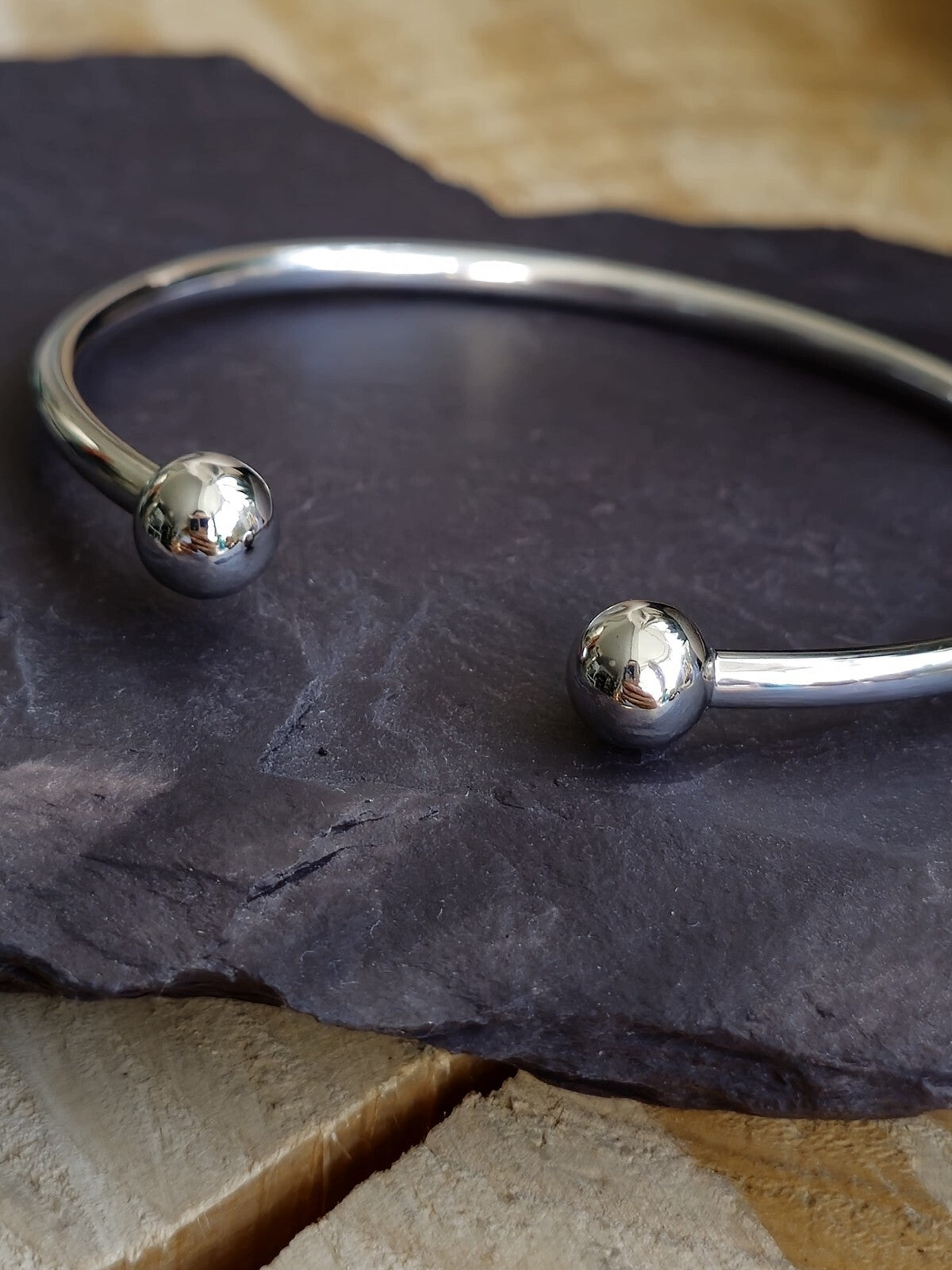 New Solid 9k White Gold TORQUE BANGLE TORQ BALL Open Split BRACELET Hallmarked
