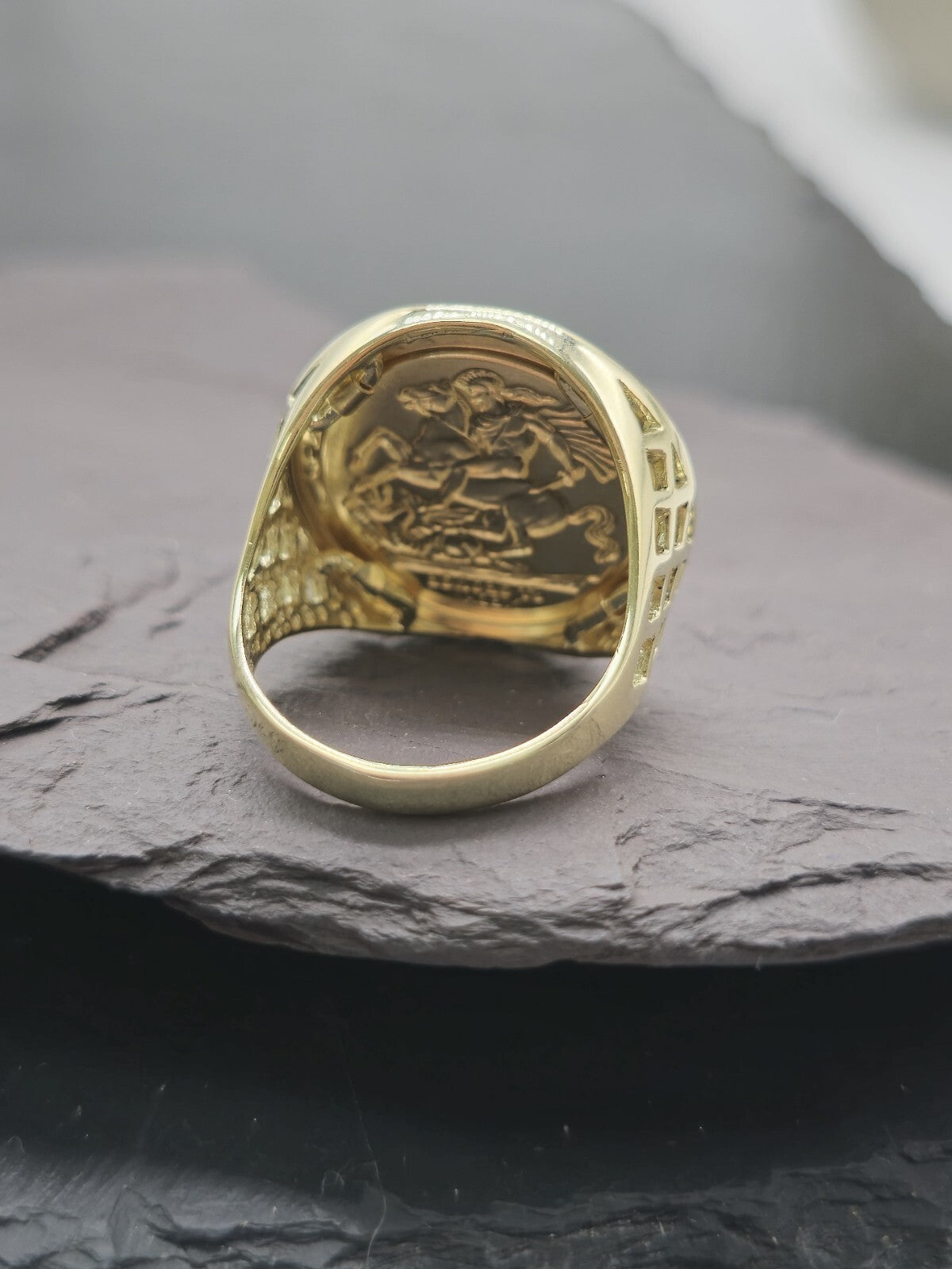 New Solid 9ct Yellow Gold Signet Full Sovereign Coin Ring size V Hallmakerd 24mm