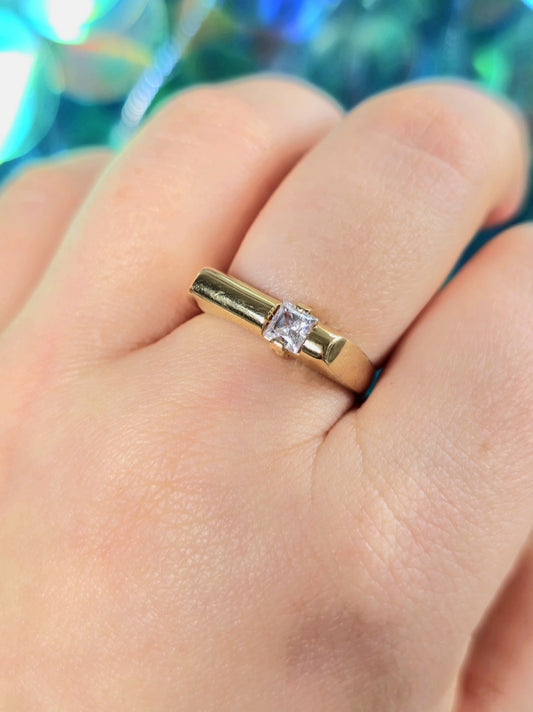 585 Solid 14ct Yellow Gold Signet Ring Size: P Square with Cubic Zirconia 3g