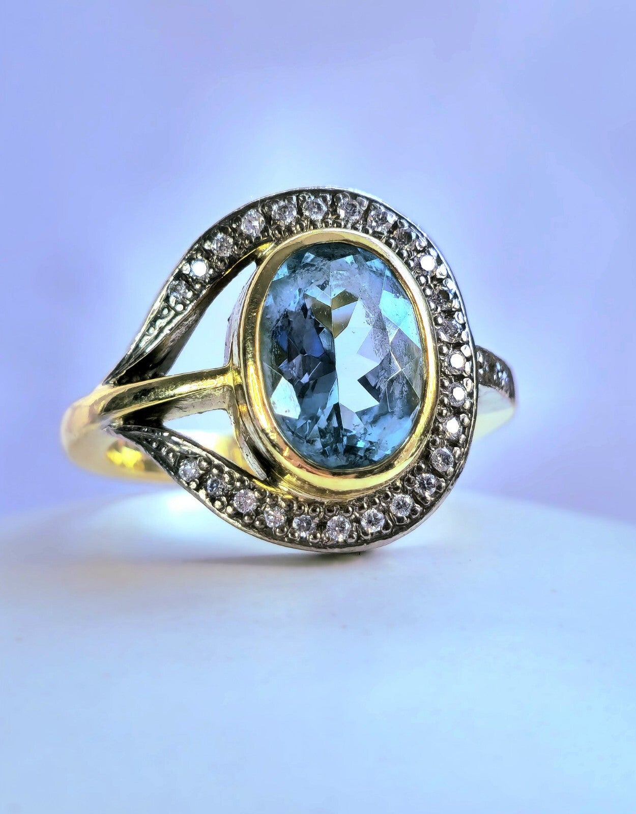 Stunning 18ct Yellow Gold Aquamarine/Diamond Dress Ring Cocktail size M+ Oval