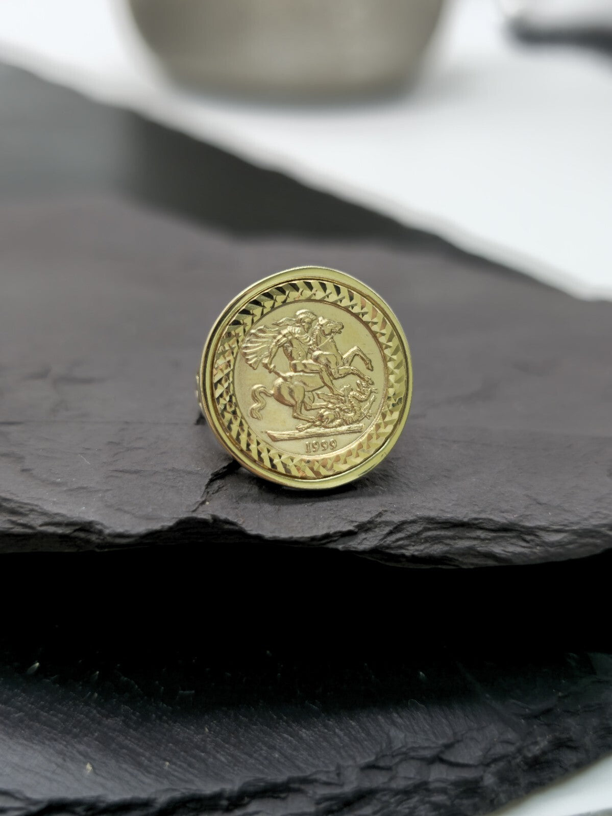 New Solid 9ct Yellow Gold Signet Half Sovereign Coin Ring size K Hallmakerd 19mm