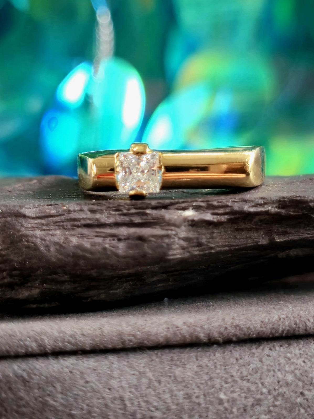 585 Solid 14ct Yellow Gold Signet Ring Size: P Square with Cubic Zirconia 3g