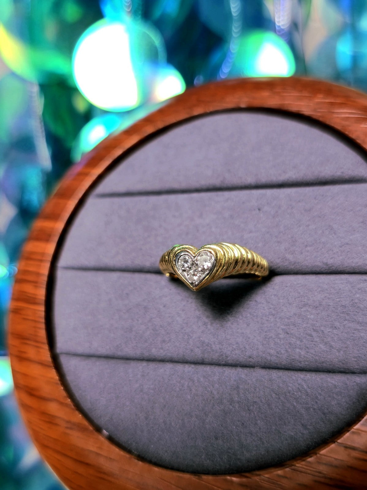Stunning 18ct Yellow Gold Heart shape with 0.10ct of Diamonds Ring size N+
