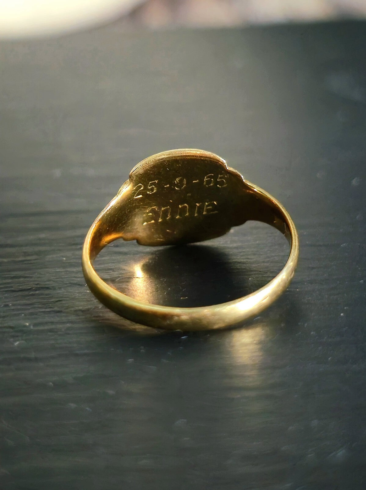 Vintage 9ct Yellow Gold Signet Ring size: M+ Square 2.20grams