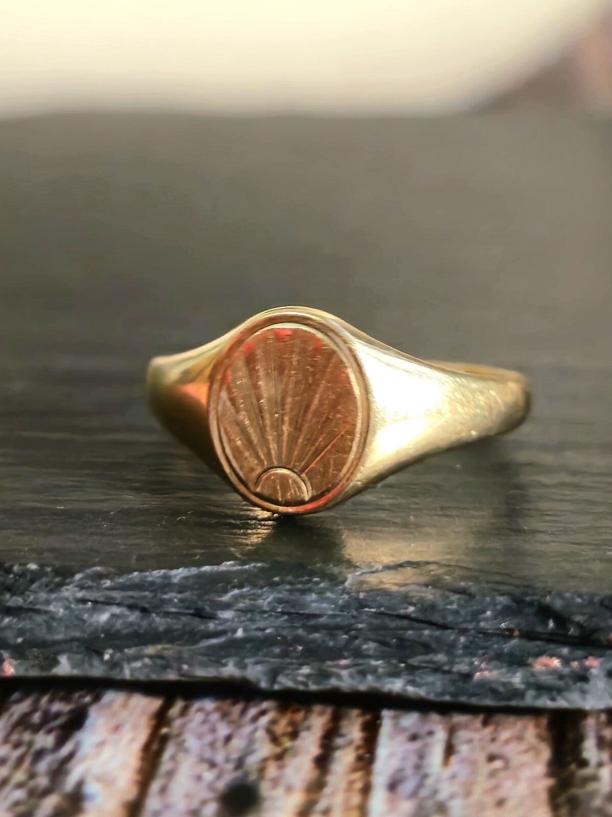 Vintage Solid 9ct Yellow Gold Oval Signet Ring size: P+ Sunburst Pattern 2.3g