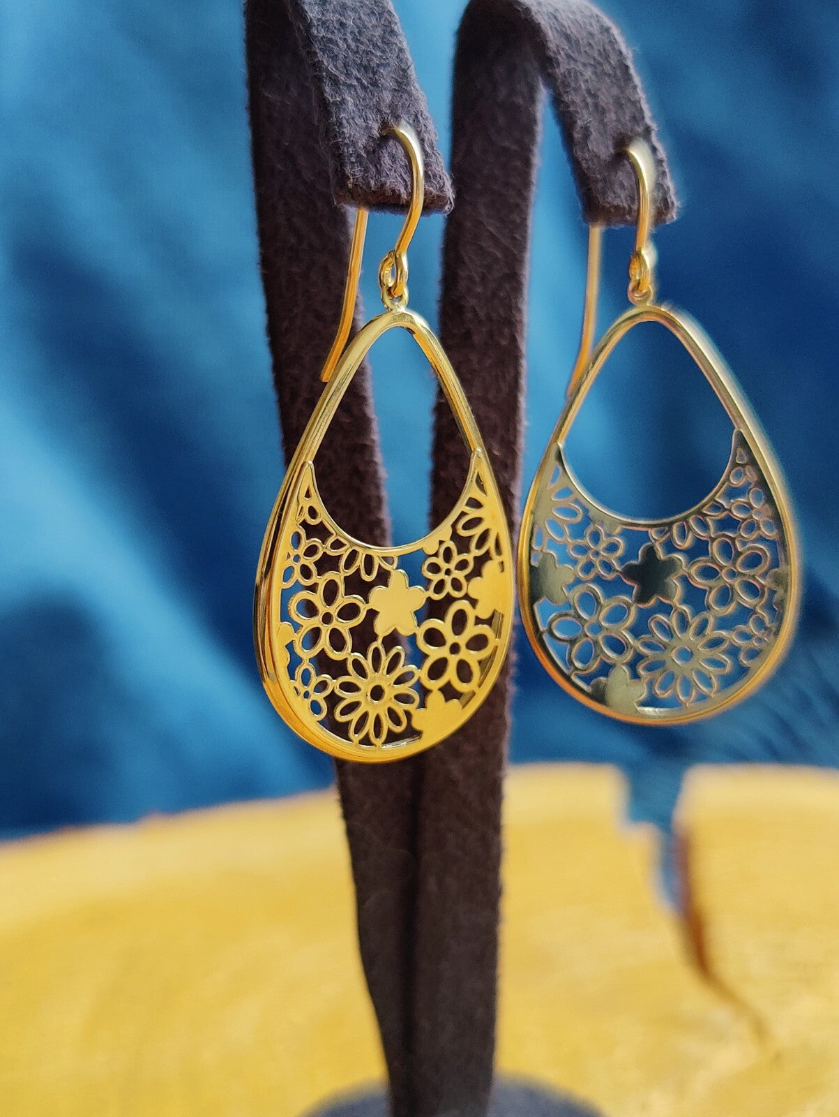 NEW 9ct Gold Yellow Gold Hook Decorative Earrings Flowers Pattern Hallmarked