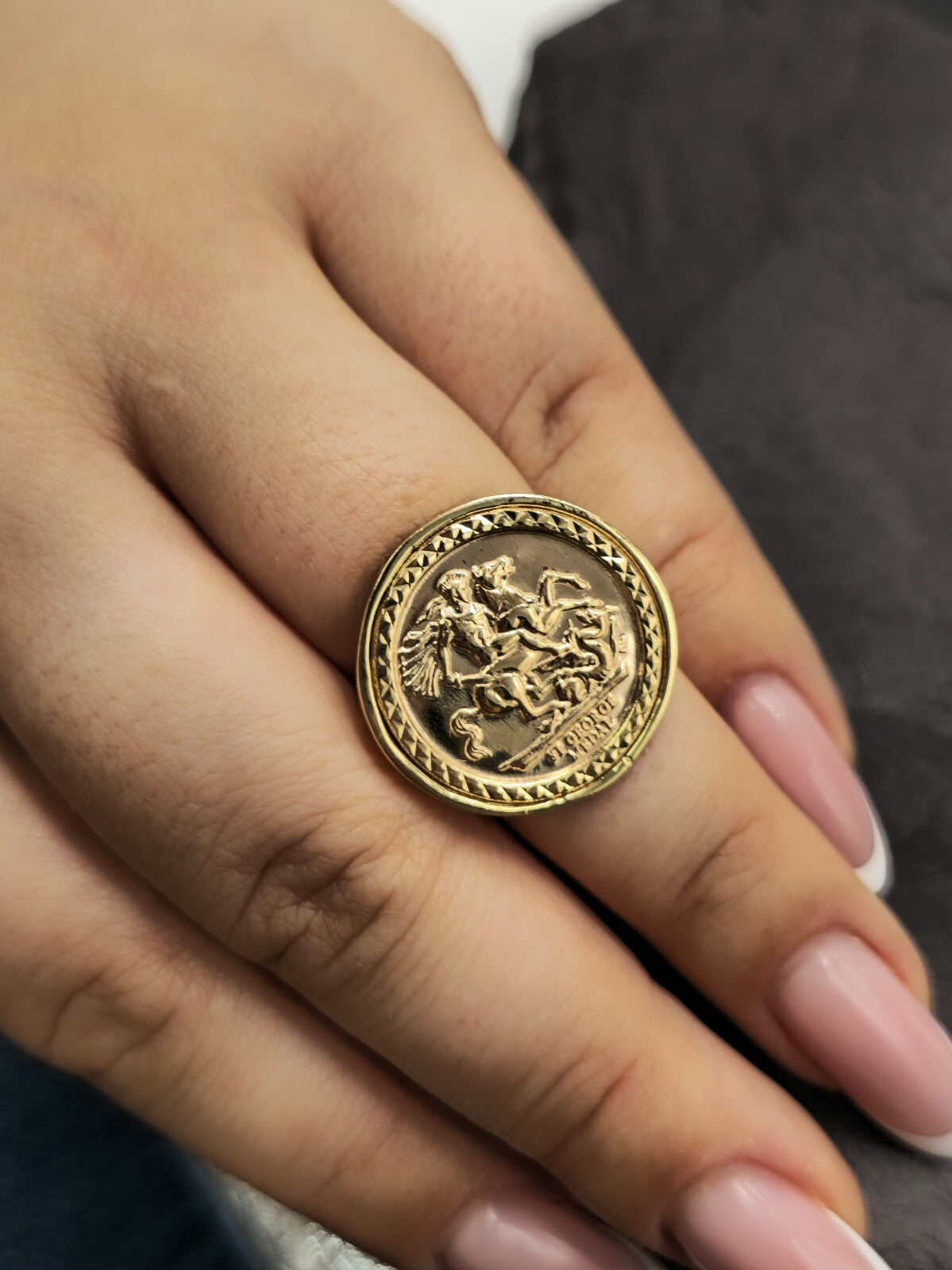 New Solid 9ct Yellow Gold Signet Full Sovereign Coin Ring size L 22mm Hallmarked