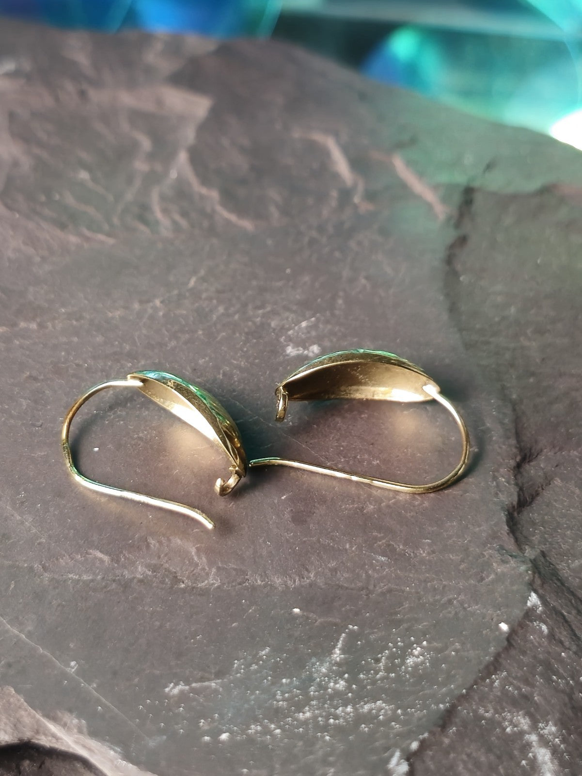 8ct Yellow Gold Drop Earrings Hook Kidney Clasp Oval Shape Diamond Cut Leaf 333