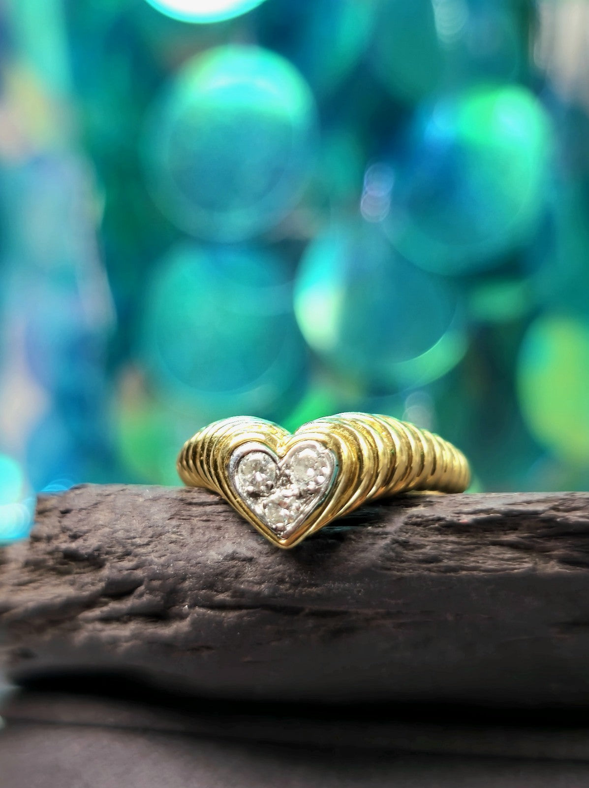 Stunning 18ct Yellow Gold Heart shape with 0.10ct of Diamonds Ring size N+