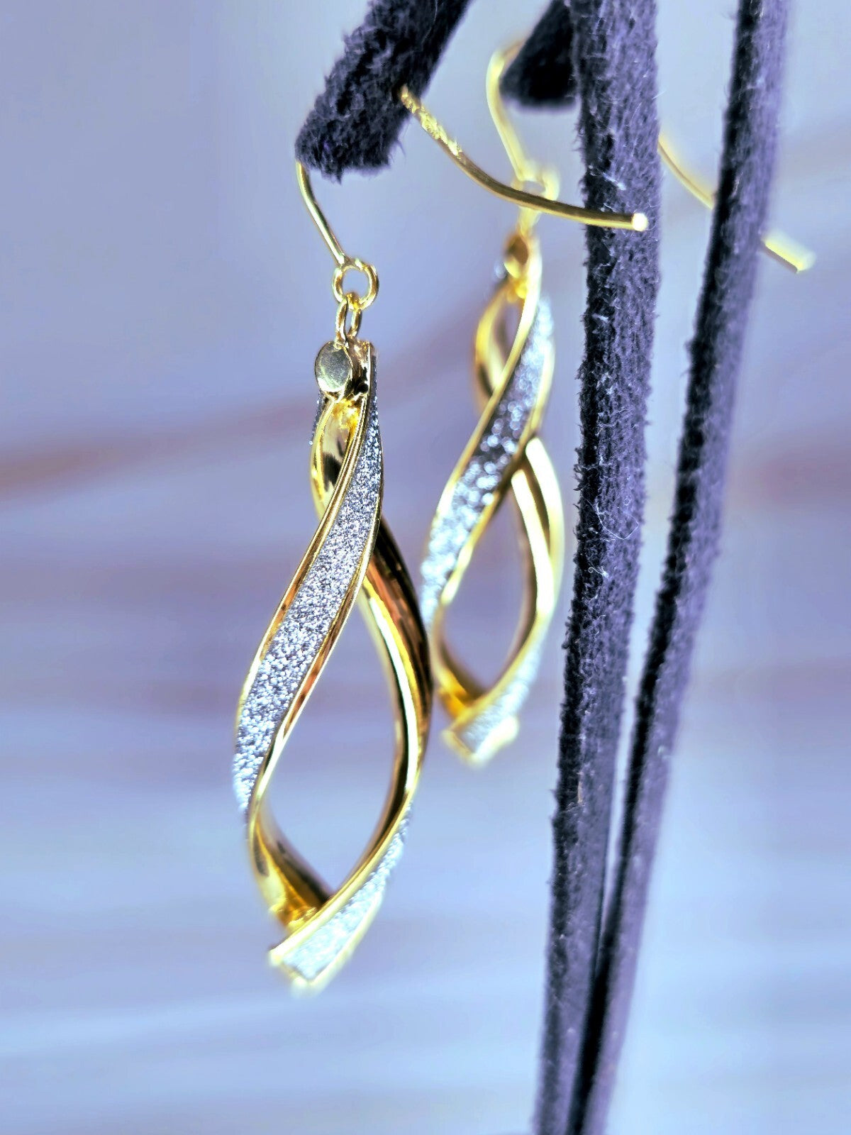 New Solid Yellow Gold 9 Carat White Glitter Moondust Twist Earrings HOOK 3.1gram