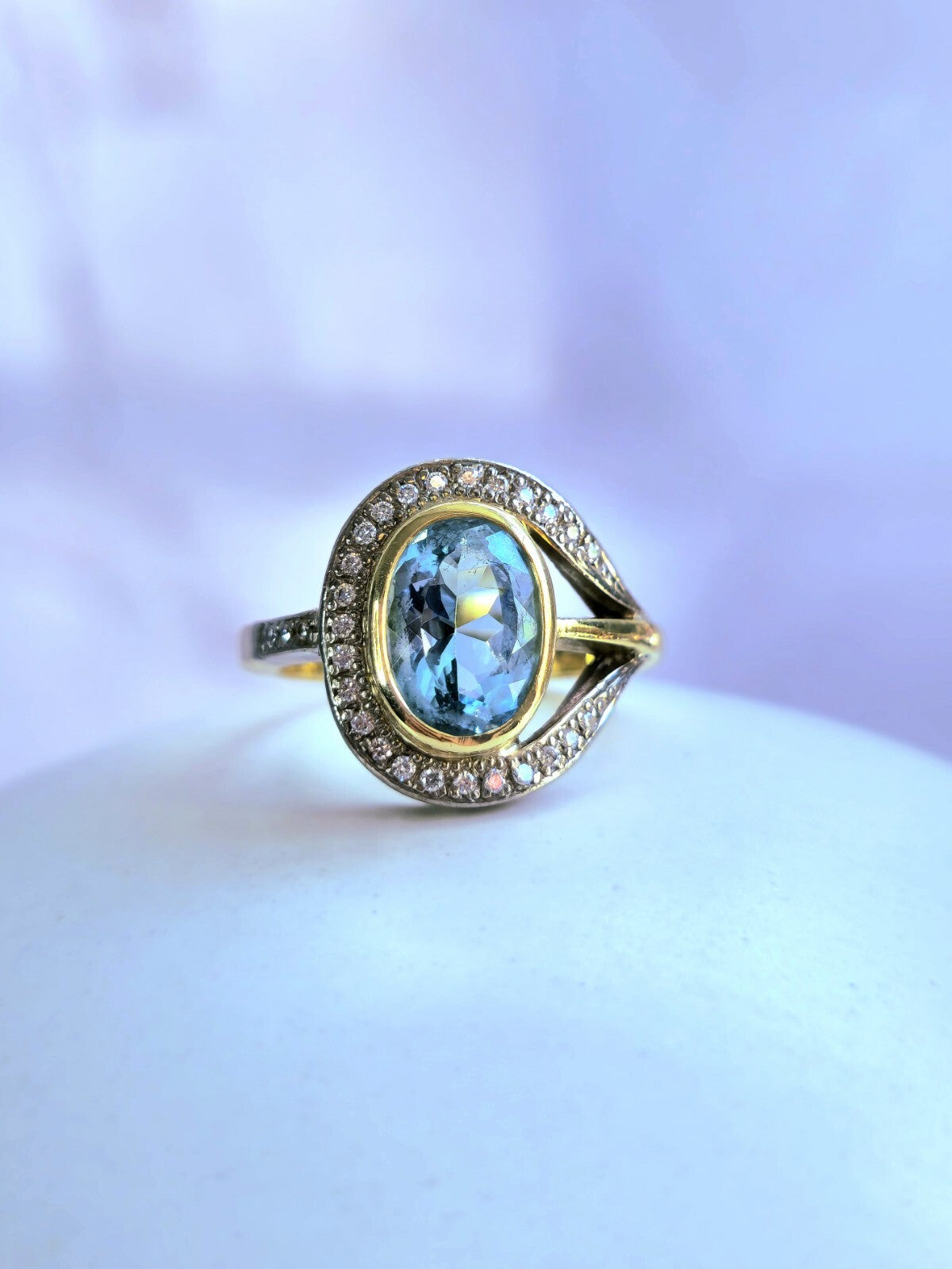 Stunning 18ct Yellow Gold Aquamarine/Diamond Dress Ring Cocktail size M+ Oval