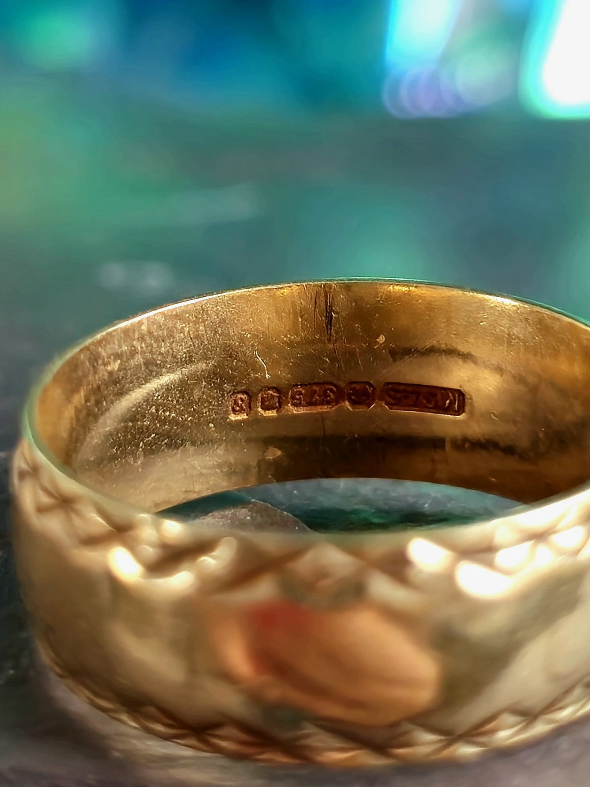 Solid 9ct Yellow Gold Wedding Band Ring with Pattern 7mm wide size: N 4grams