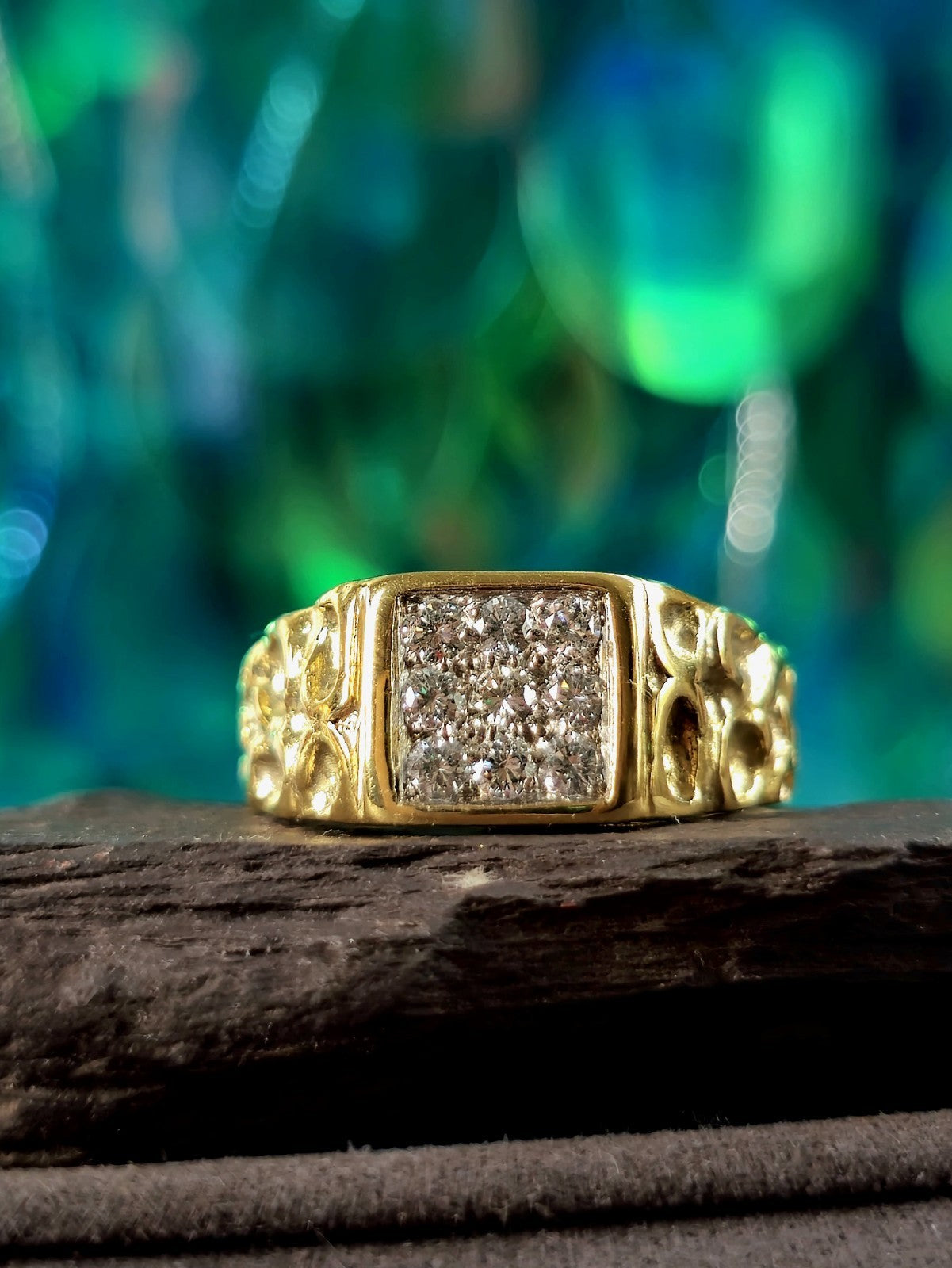 Solid 18ct Yellow Gold Men's Signet Ring Pinky Finger size Q Diamond 0.25ct