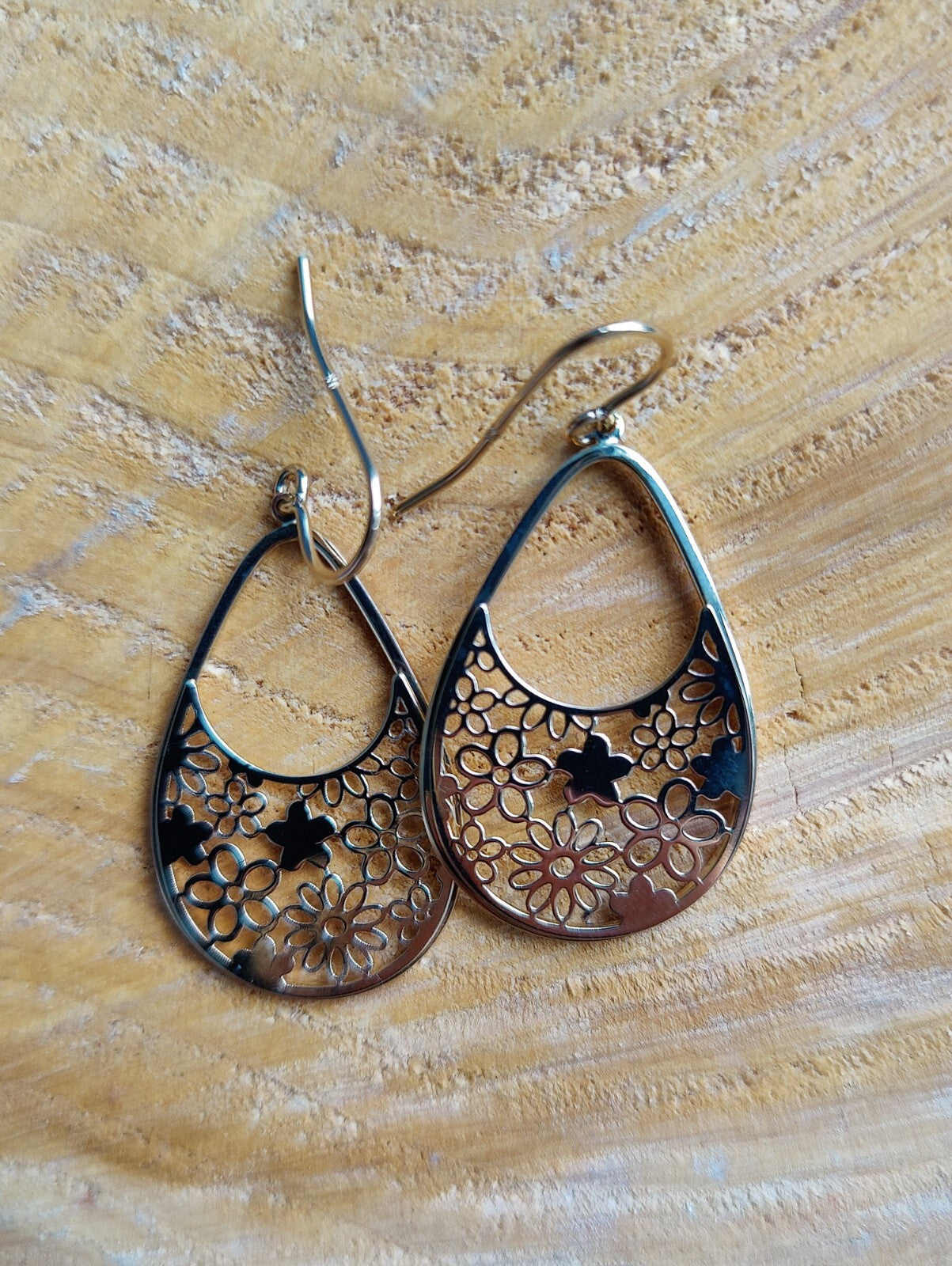 NEW 9ct Gold Yellow Gold Hook Decorative Earrings Flowers Pattern Hallmarked