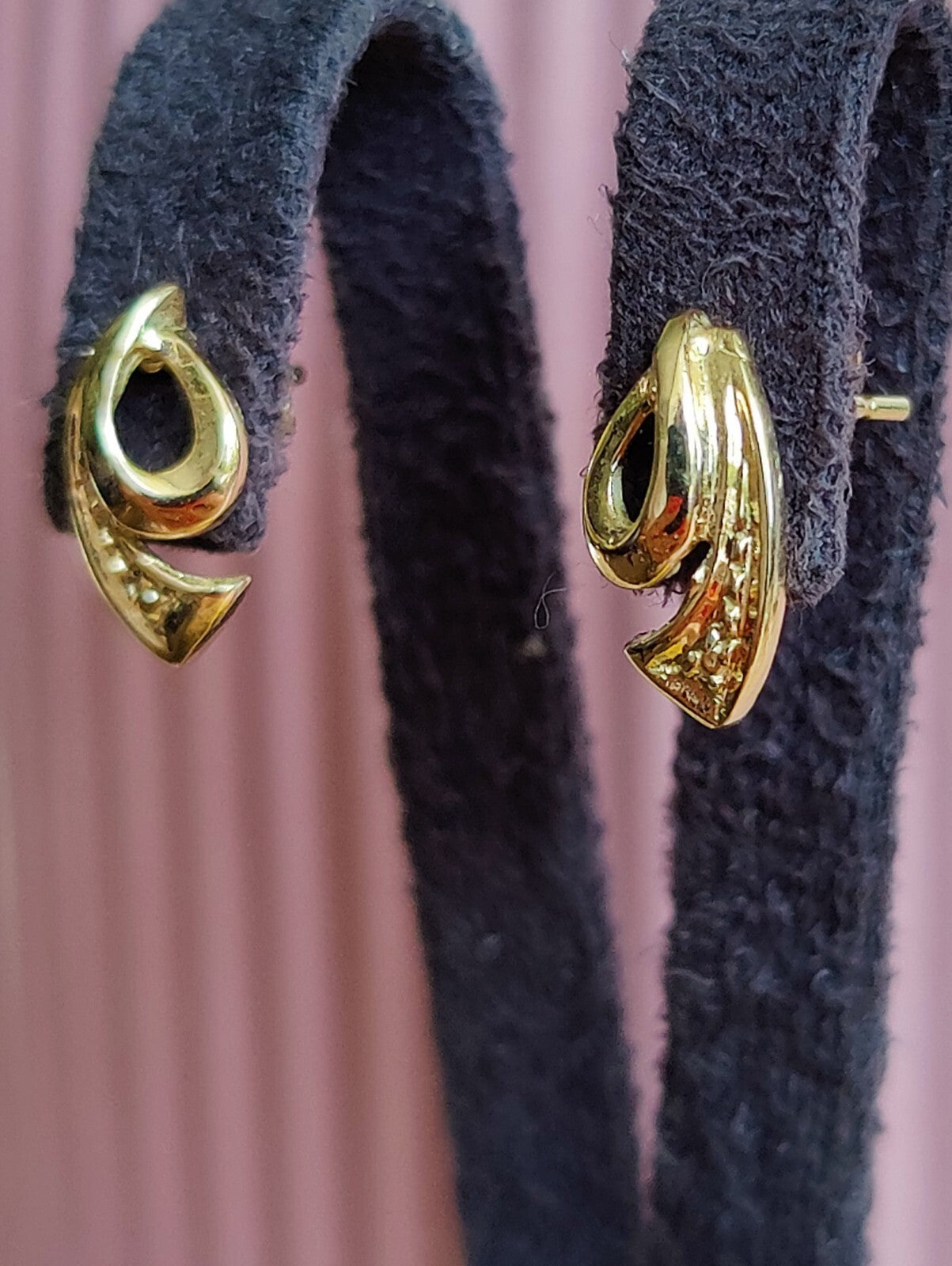 Solid 9ct Yellow Gold Knot Stud Earrings 1.4grams