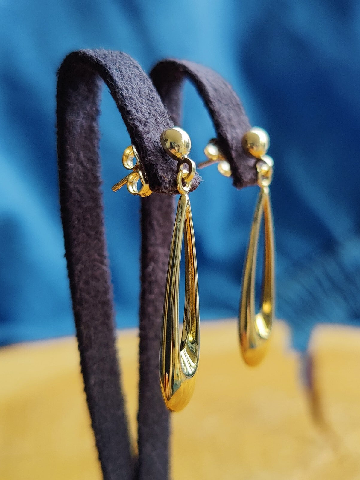 New 9ct Yellow Gold Drop Dangly Earrings Leverback Hallmarked Classic Stud