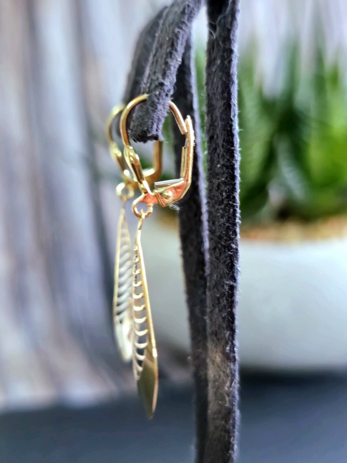 New 9ct Yellow GoldSolid Drop Dangly Earrings Lever back Hallmarked Leaf Pattern