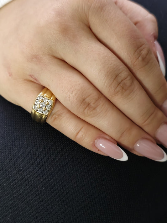 Solid 18ct Yellow Gold Unixsex Signet Ring Pinky Finger size M Diamond 0.25ct