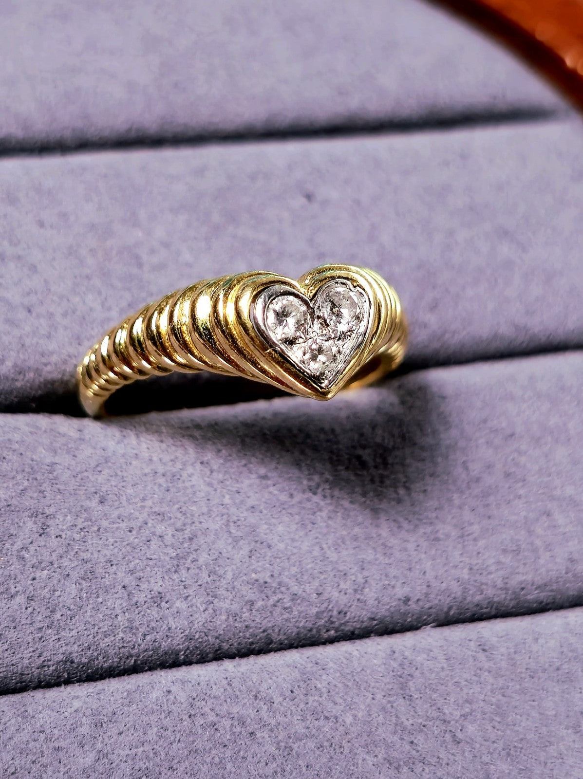 Stunning 18ct Yellow Gold Heart shape with 0.10ct of Diamonds Ring size N+