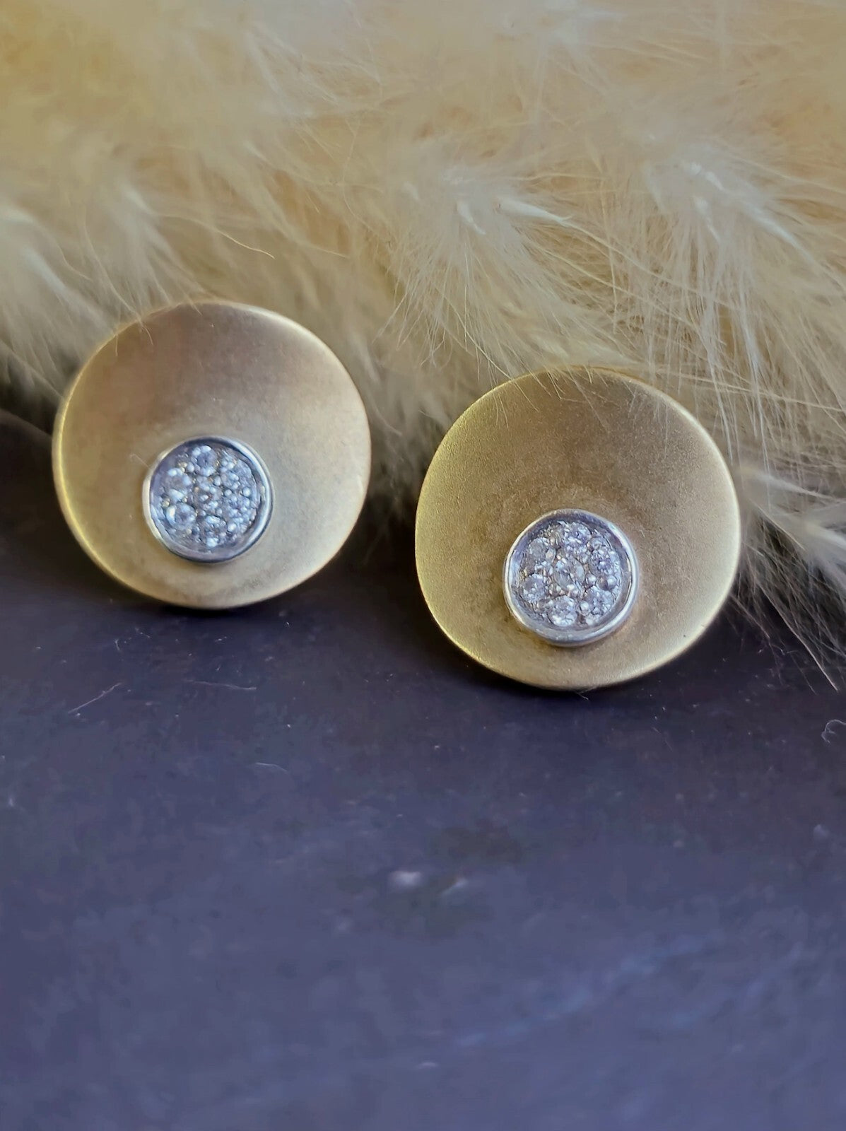 Lovely New 9ct Yellow Gold Round Matt Diamond Earrings Cute Butterfly Everyday