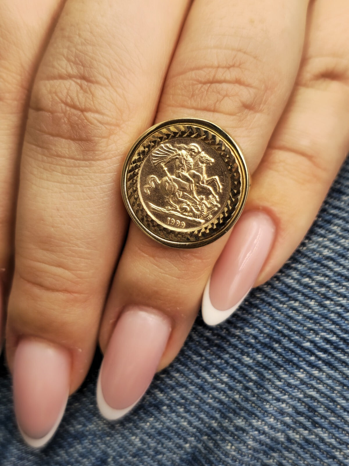 New Solid 9ct Yellow Gold Signet Half Sovereign Coin Ring size K Hallmakerd 19mm