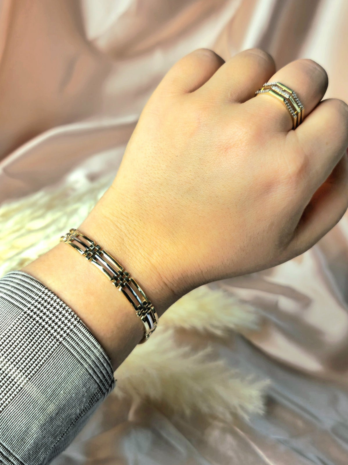New 9ct Yellow Gold Triple Row Hexagon Shape C/Z Ring size: P see-through Band