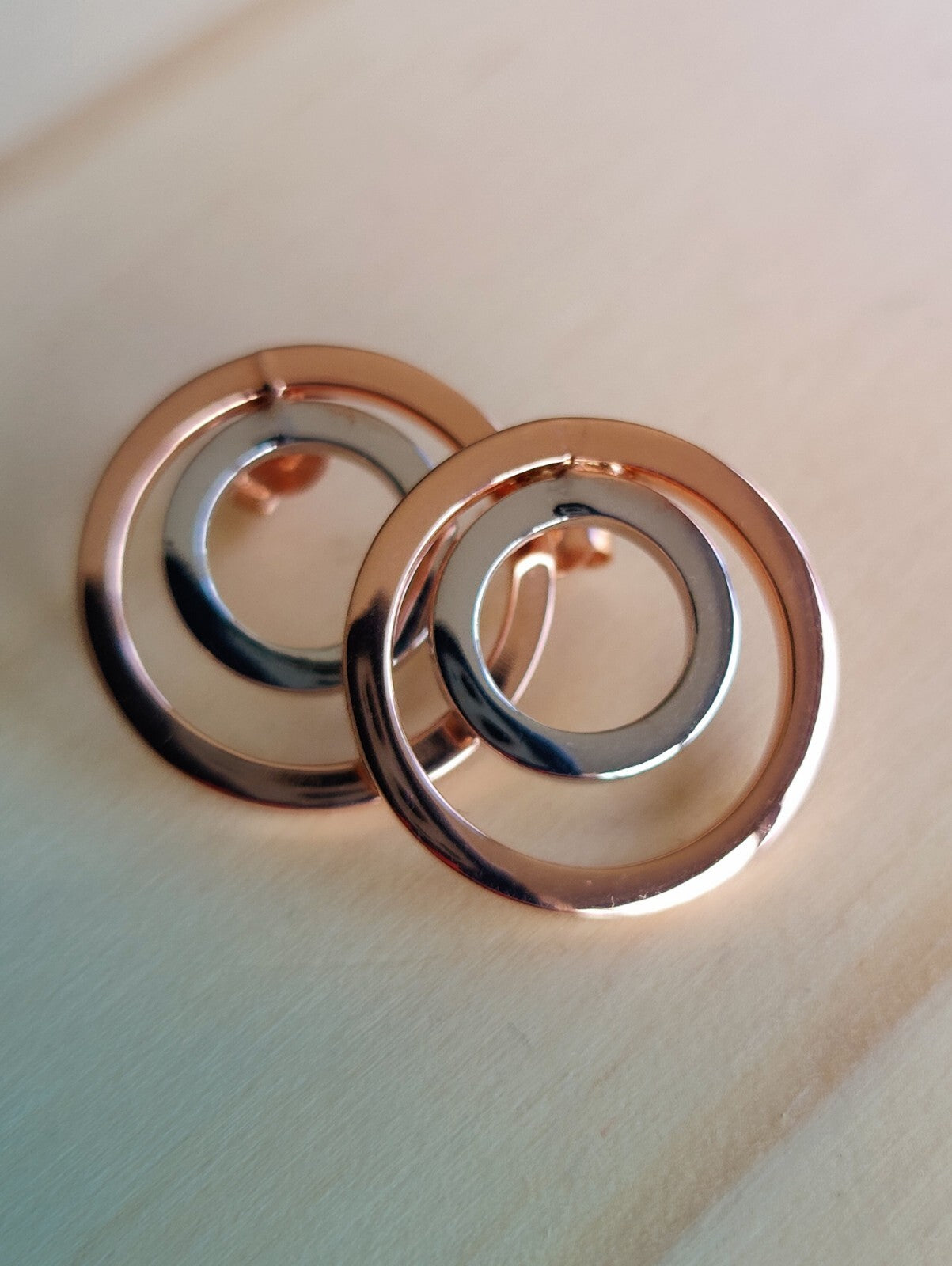 Solid 9ct Rose White Gold Double Circle Earrings Studs New 2 grams Butterflys
