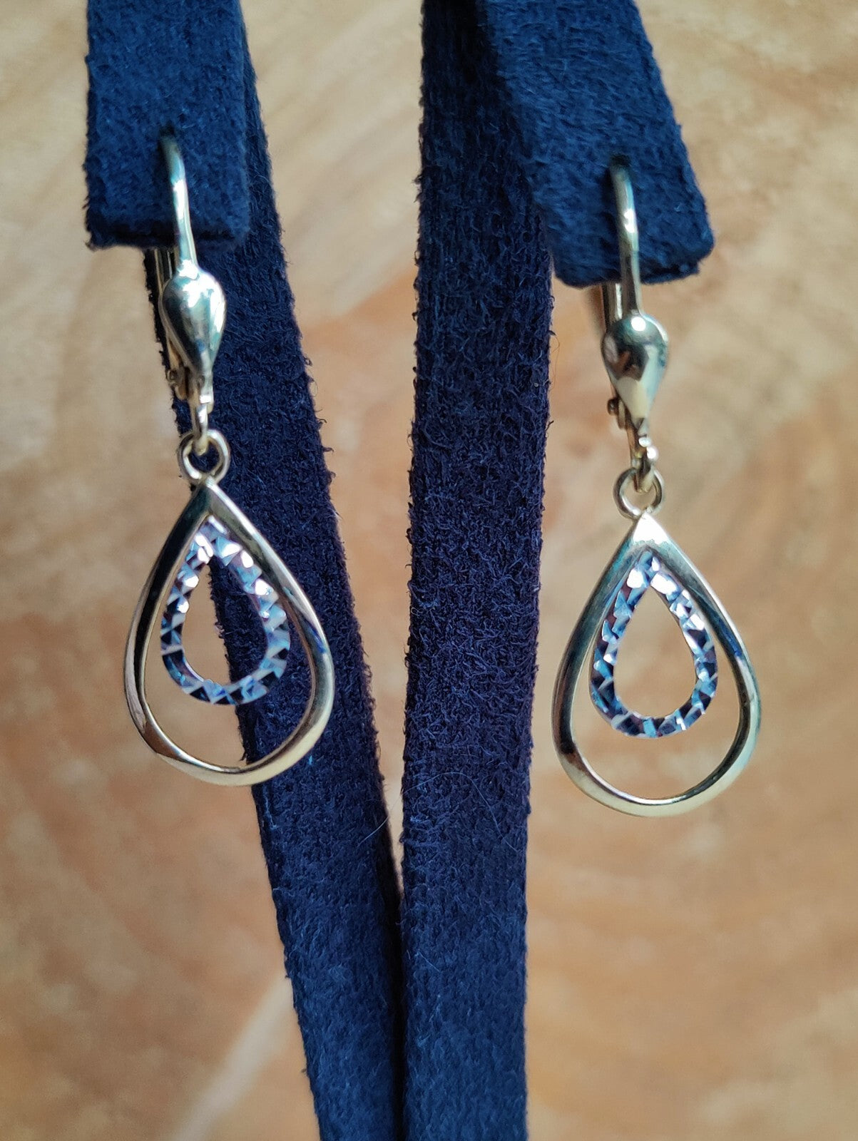 9ct Yellow Gold Solid Drop Dangly Earrings Leverback Hallmarked Diamond Cut