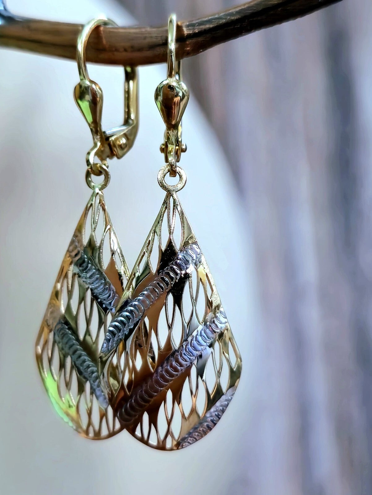 New 9ct Yellow/White Gold Solid Drop Teardrop Earrings Lever back Pattern